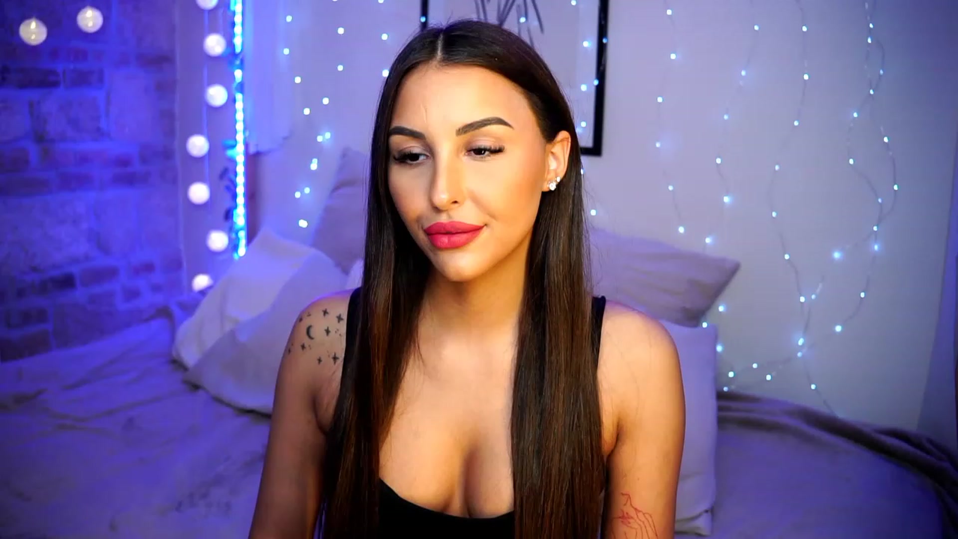 Gallery image thumbnail from Lisamelow's myfreecams stream on, 03/01/2023, 18:02 image 12 of 20