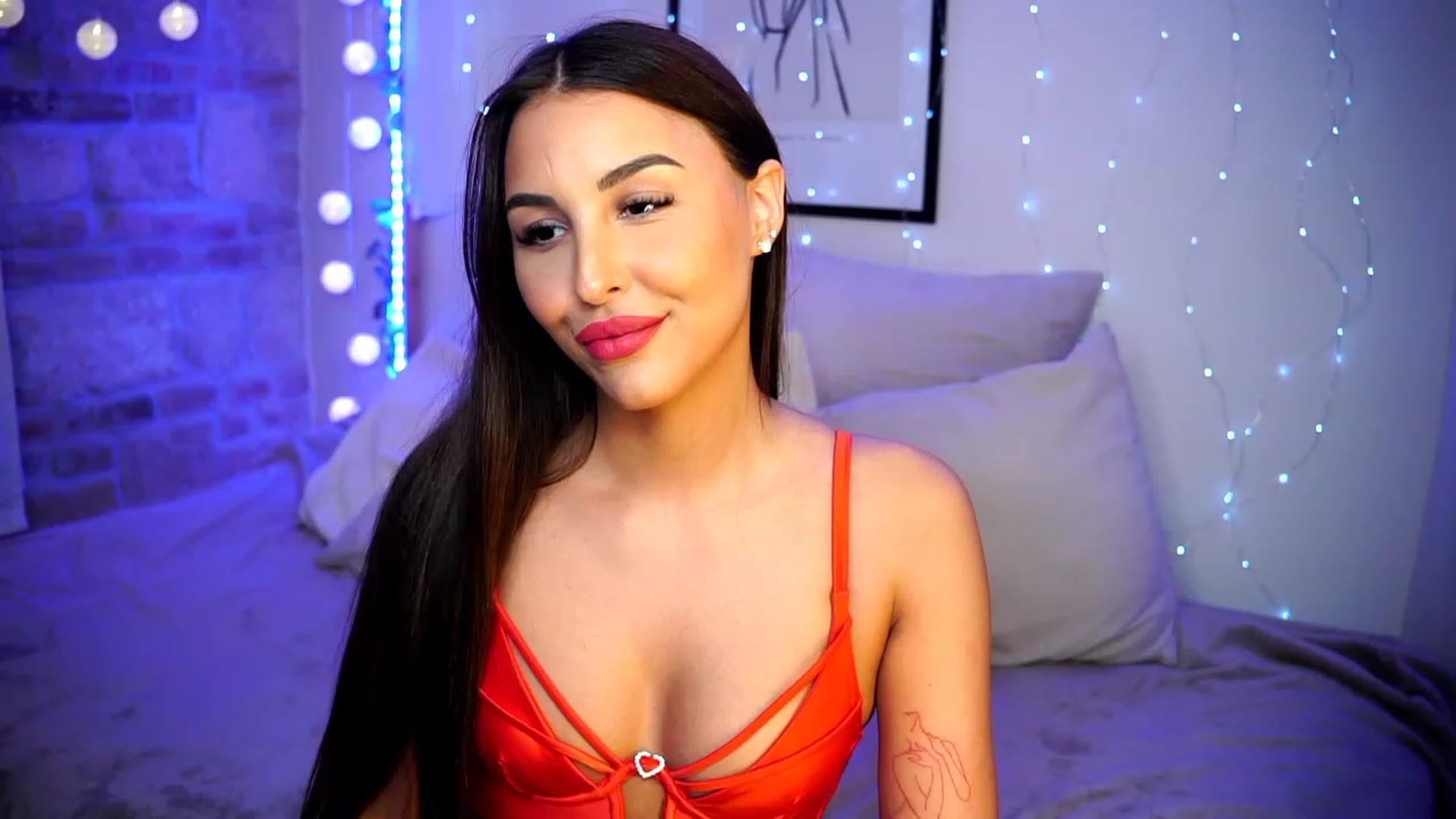 Gallery image thumbnail from Lisamelow's myfreecams stream on, 03/01/2023, 22:03 image 20 of 20