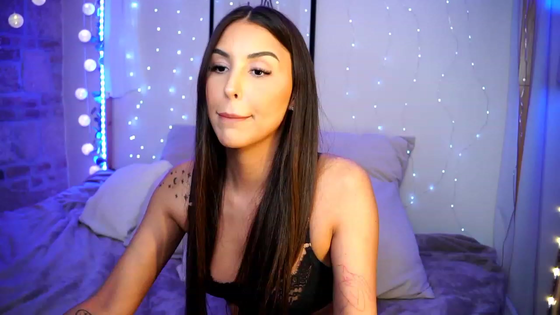 Gallery image thumbnail from Lisamelow's myfreecams stream on, 03/02/2023, 22:03 image 3 of 20