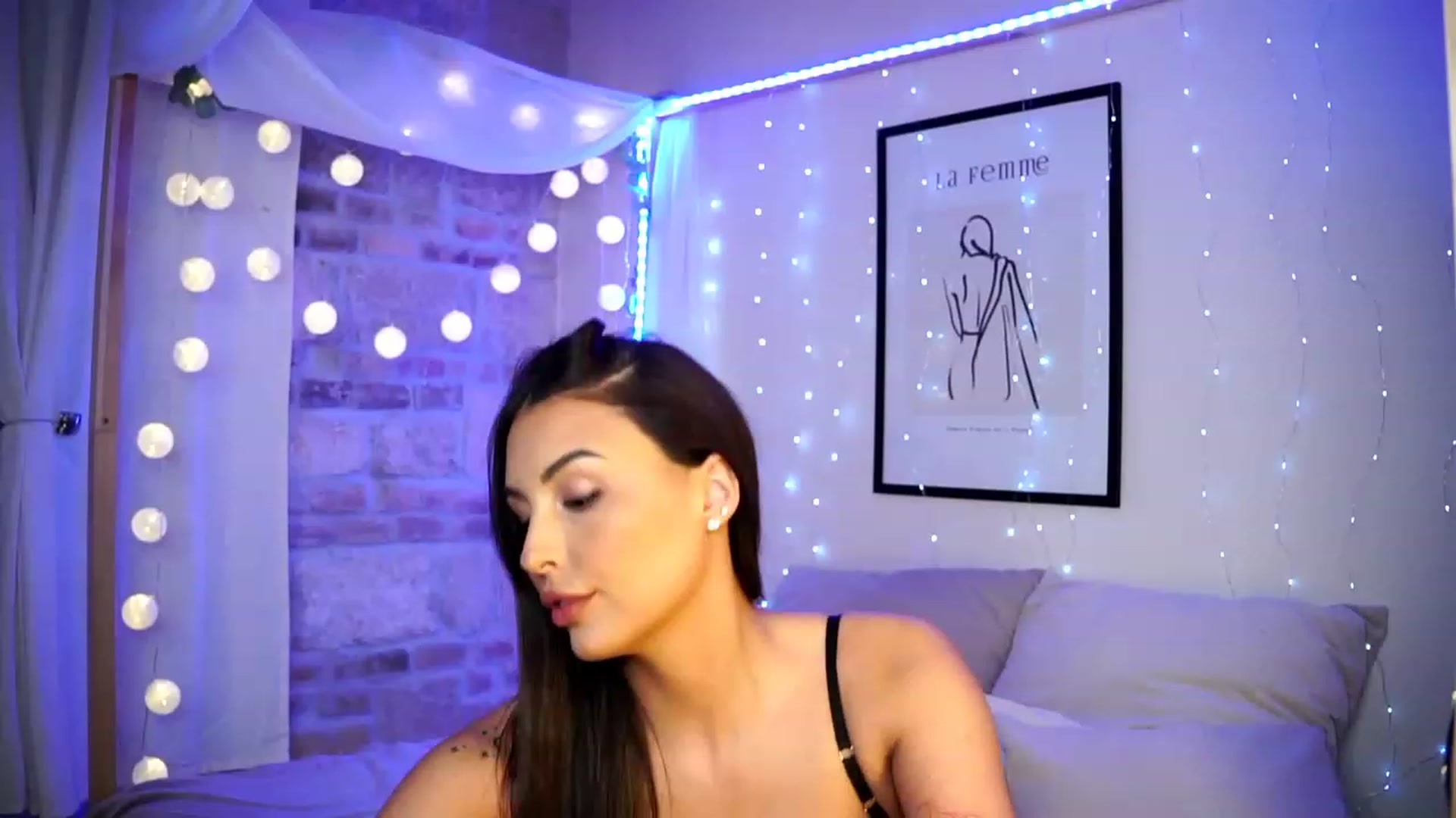 Gallery image thumbnail from Lisamelow's myfreecams stream on, 03/02/2023, 22:03 image 12 of 20
