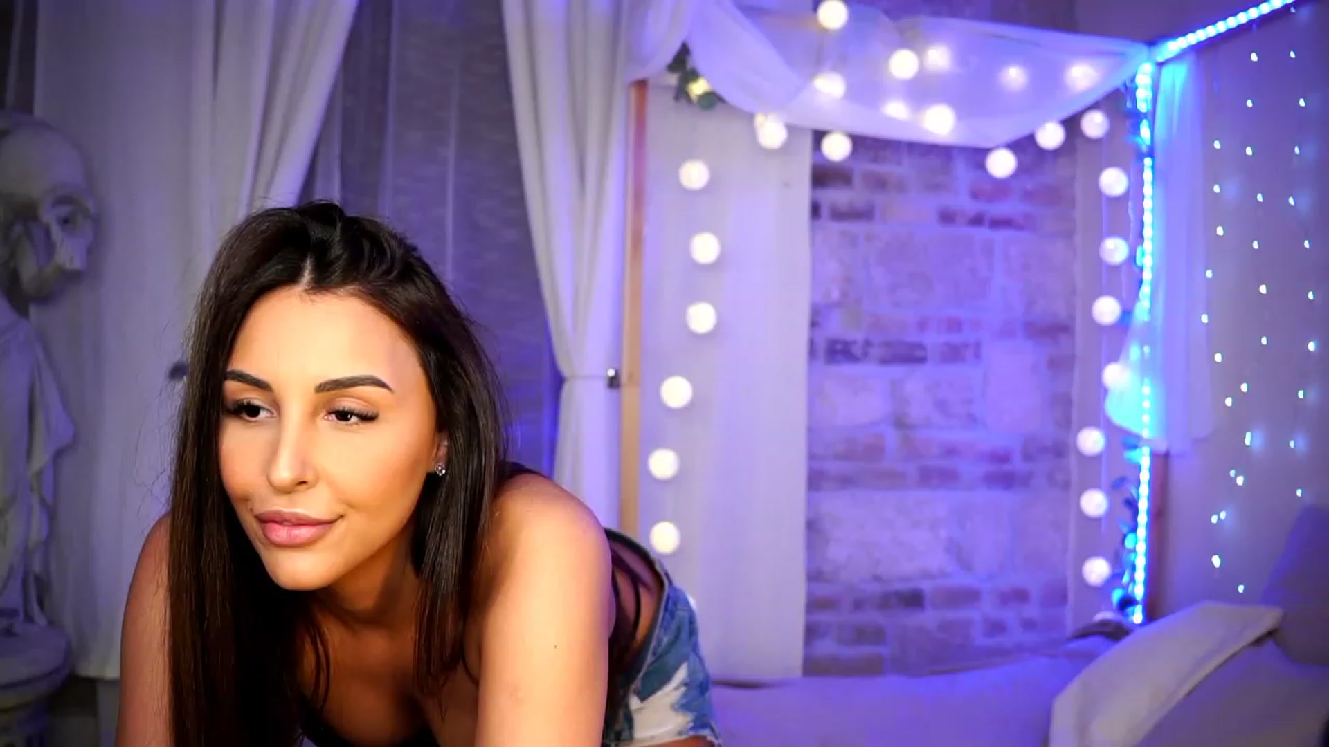 Gallery image thumbnail from Lisamelow's myfreecams stream on, 03/04/2023, 18:16 image 12 of 20