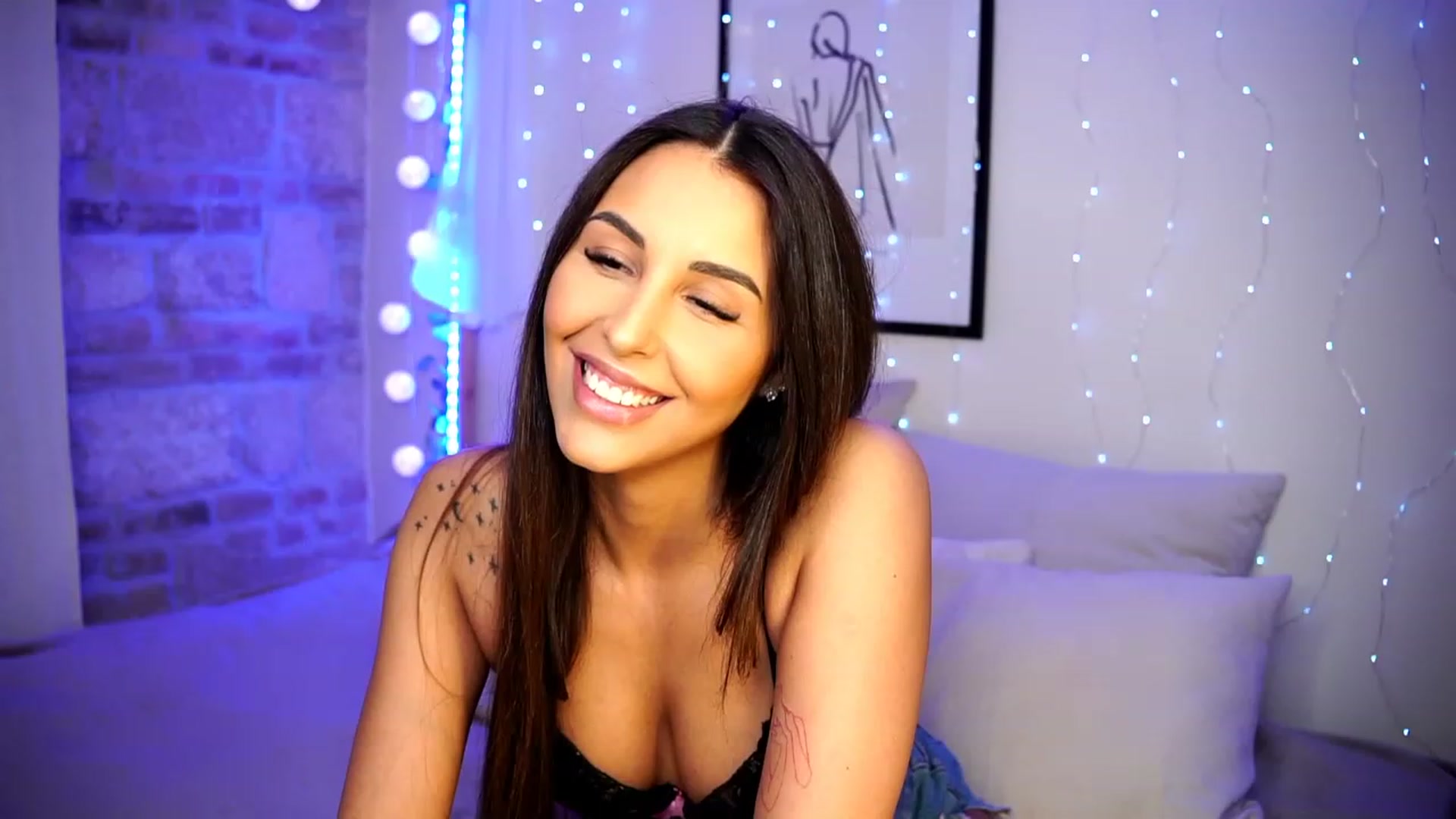 Gallery image thumbnail from Lisamelow's myfreecams stream on, 03/04/2023, 18:16 image 7 of 20