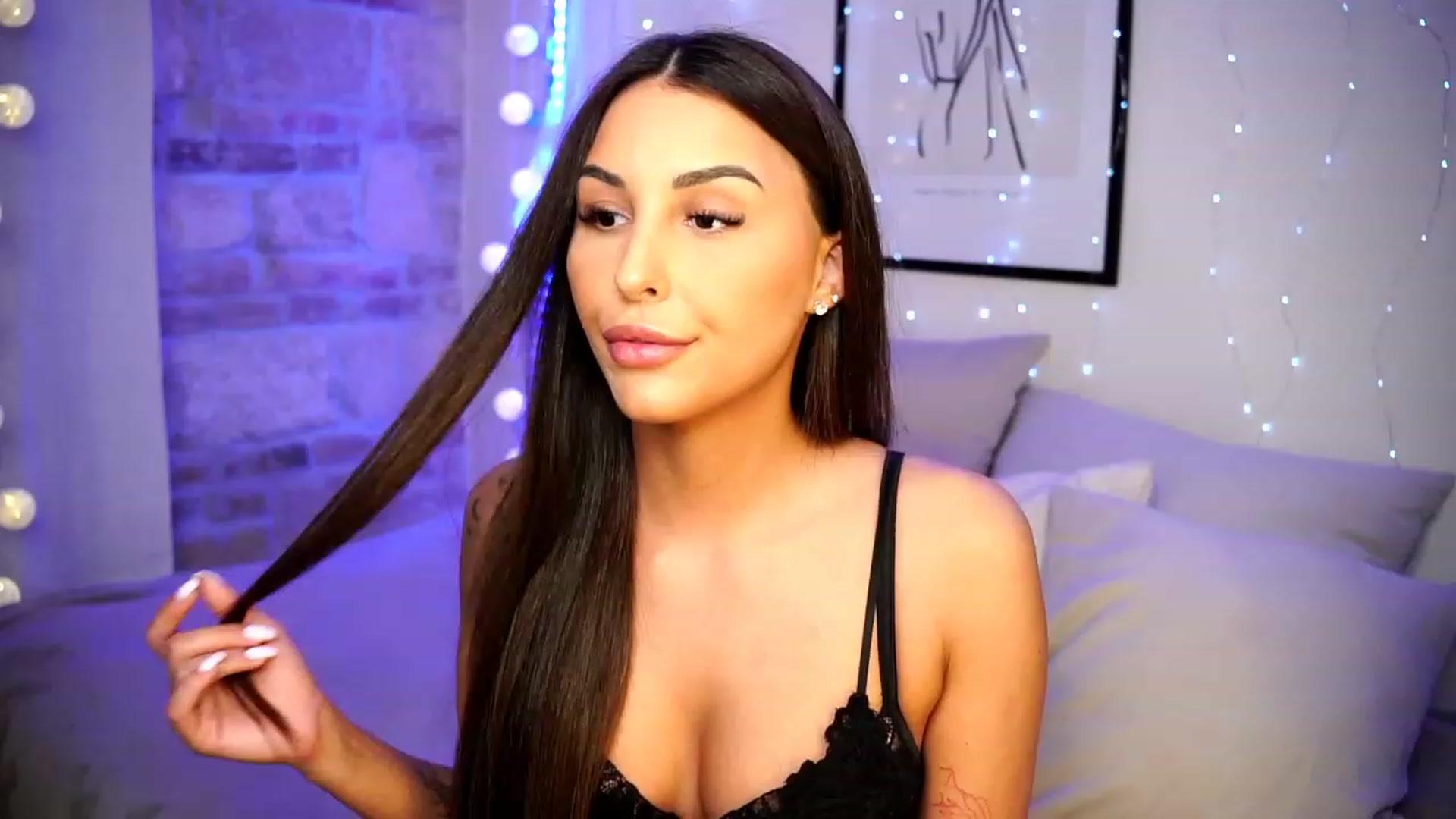 Gallery image thumbnail from Lisamelow's myfreecams stream on, 03/04/2023, 20:41 image 7 of 20