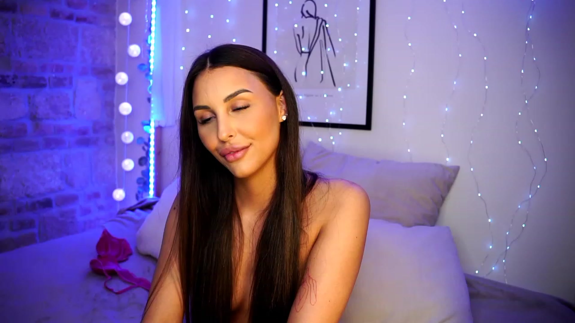Gallery image thumbnail from Lisamelow's myfreecams stream on, 03/09/2023, 19:48 image 19 of 20