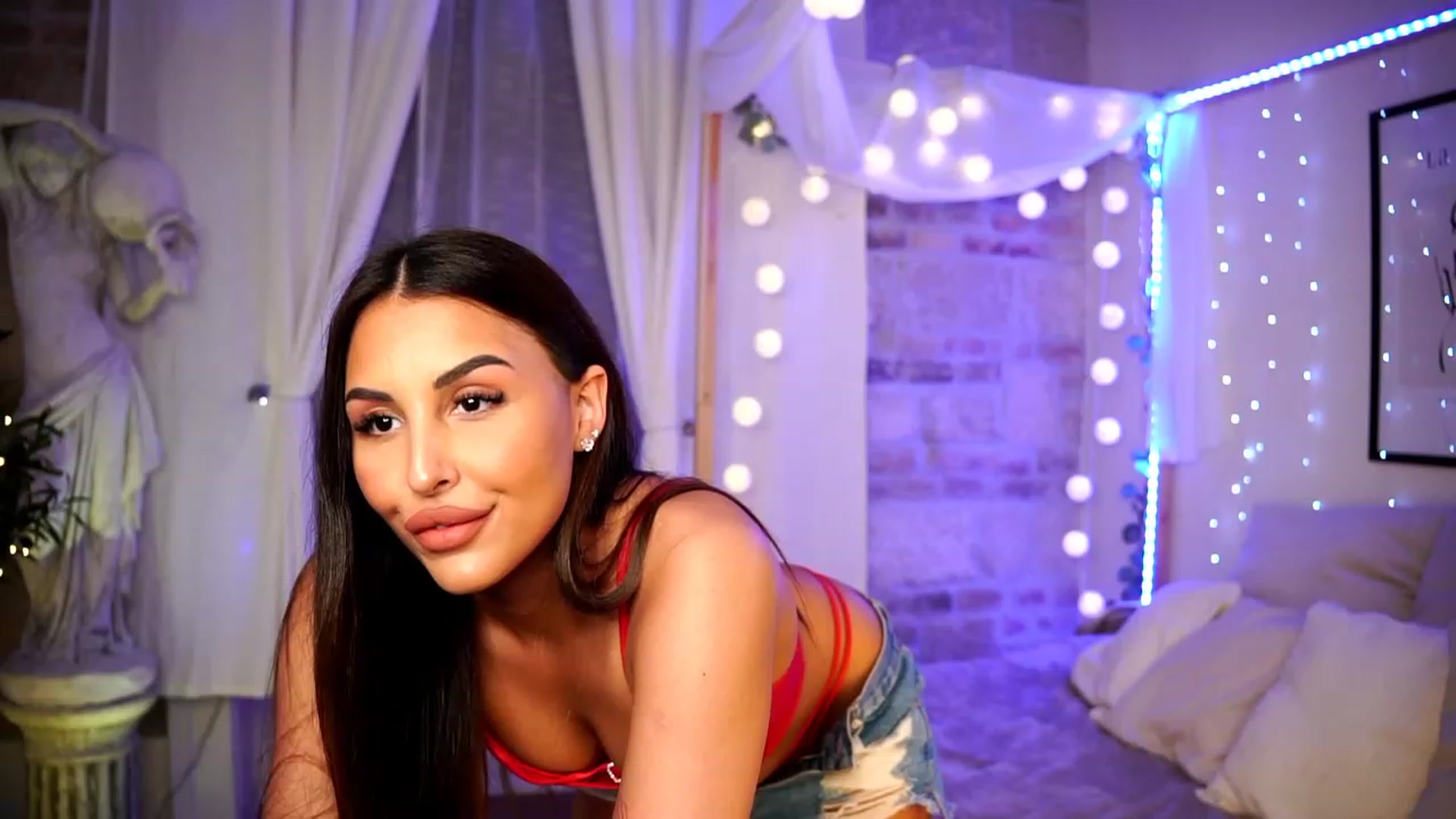 Gallery image thumbnail from Lisamelow's myfreecams stream on, 03/10/2023, 18:09 image 17 of 20