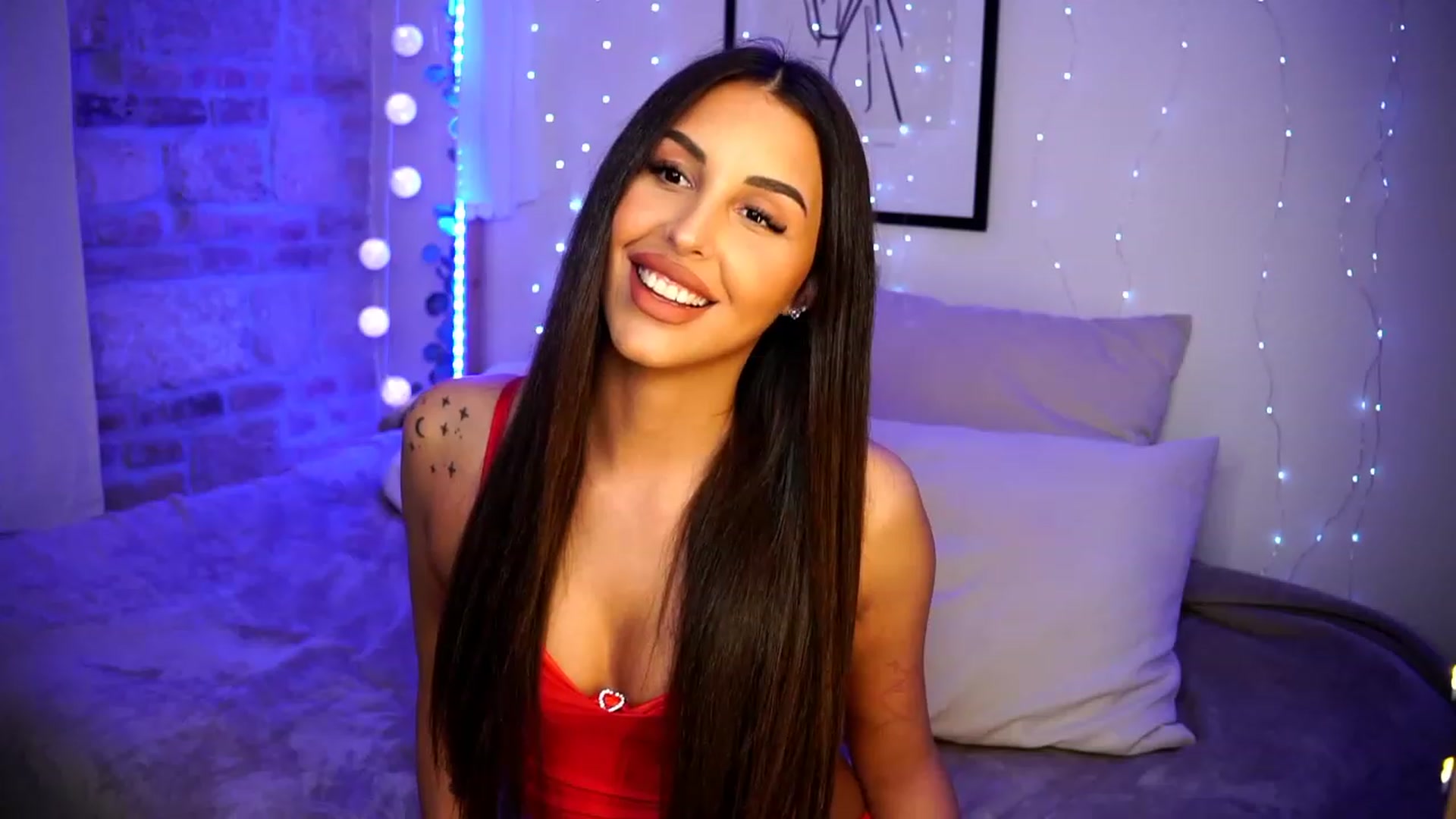 Gallery image thumbnail from Lisamelow's myfreecams stream on, 03/10/2023, 19:11 image 5 of 20