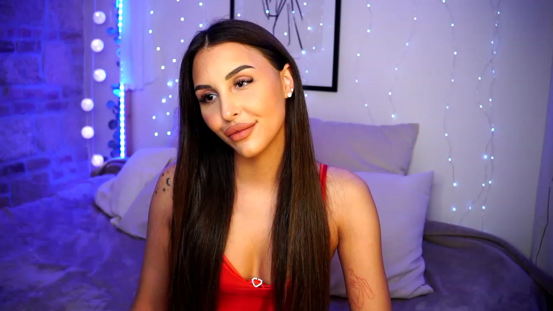 Gallery image thumbnail from Lisamelow's myfreecams stream on, 03/10/2023, 19:11 image 10 of 20