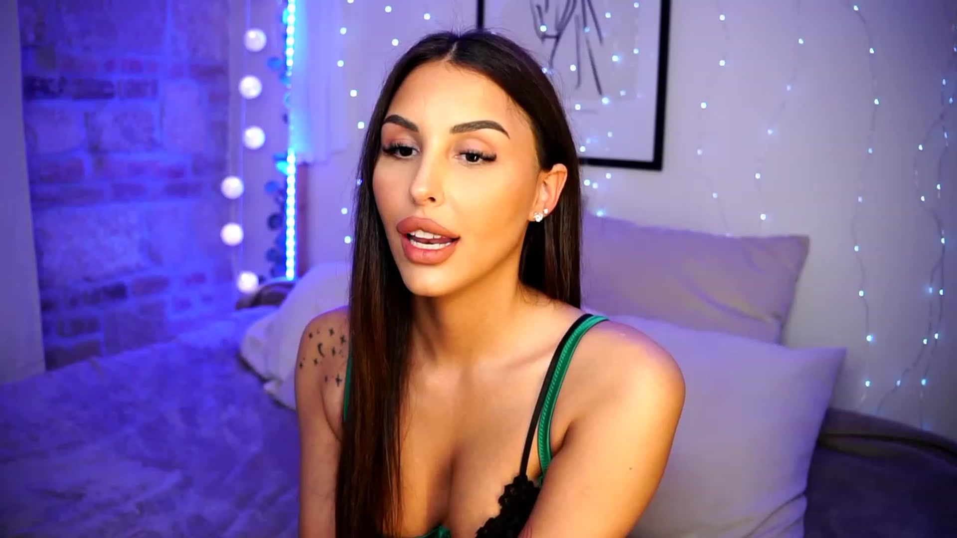 Gallery image thumbnail from Lisamelow's myfreecams stream on, 03/10/2023, 21:35 image 7 of 20
