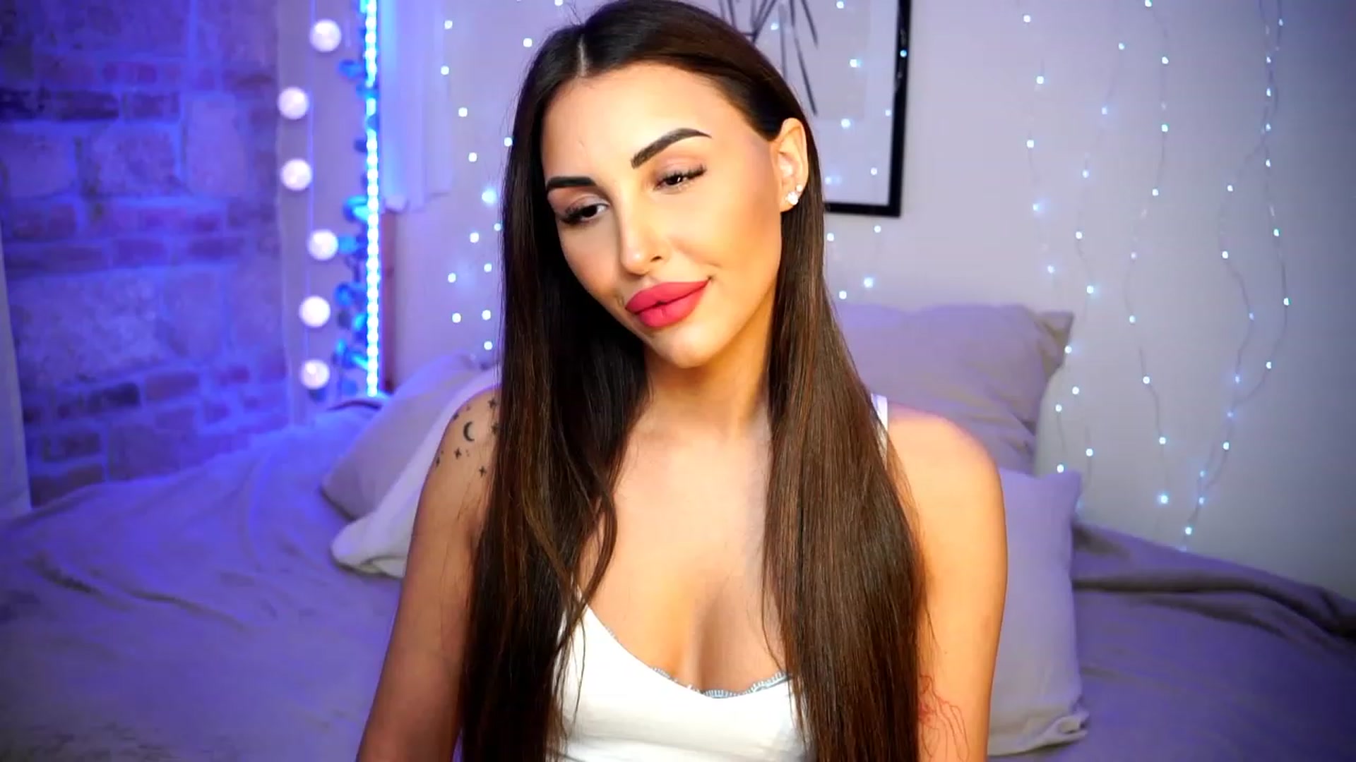 Gallery image thumbnail from Lisamelow's myfreecams stream on, 03/15/2023, 18:37 image 4 of 20