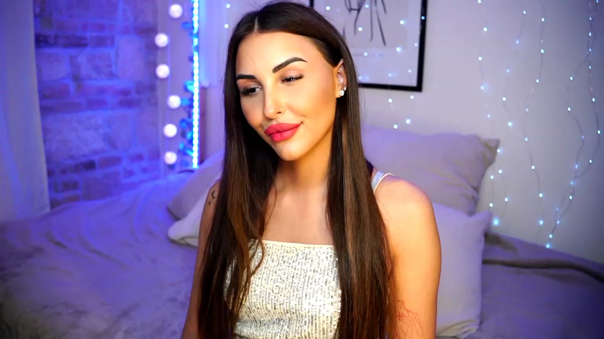 Gallery image thumbnail from Lisamelow's myfreecams stream on, 03/15/2023, 20:38 image 5 of 20