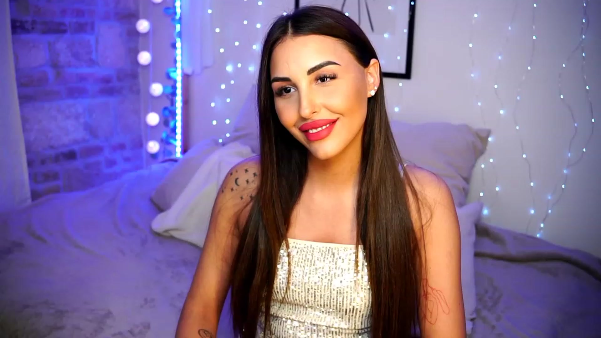 Gallery image thumbnail from Lisamelow's myfreecams stream on, 03/15/2023, 20:38 image 17 of 20