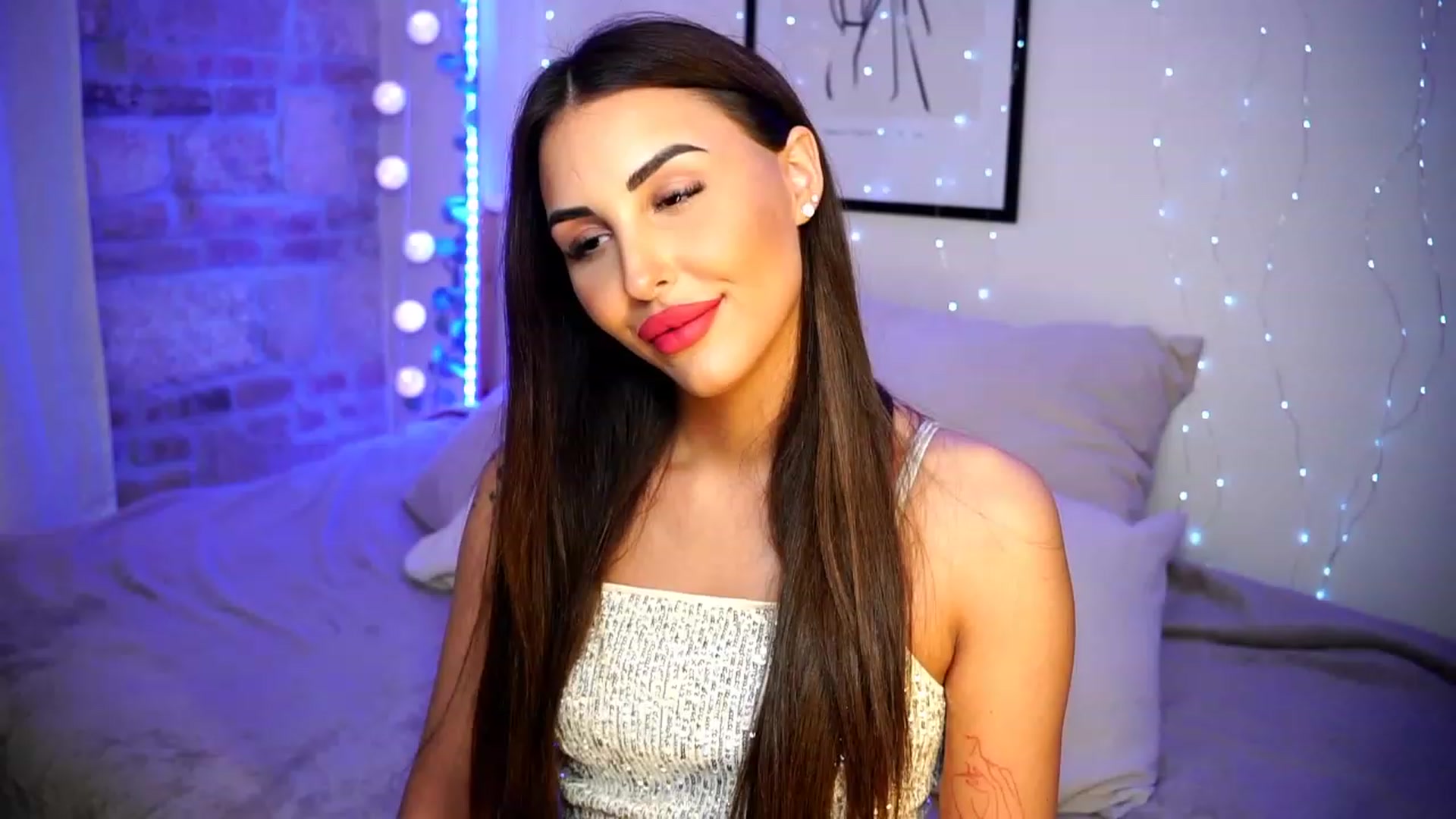 Gallery image thumbnail from Lisamelow's myfreecams stream on, 03/15/2023, 20:38 image 3 of 20