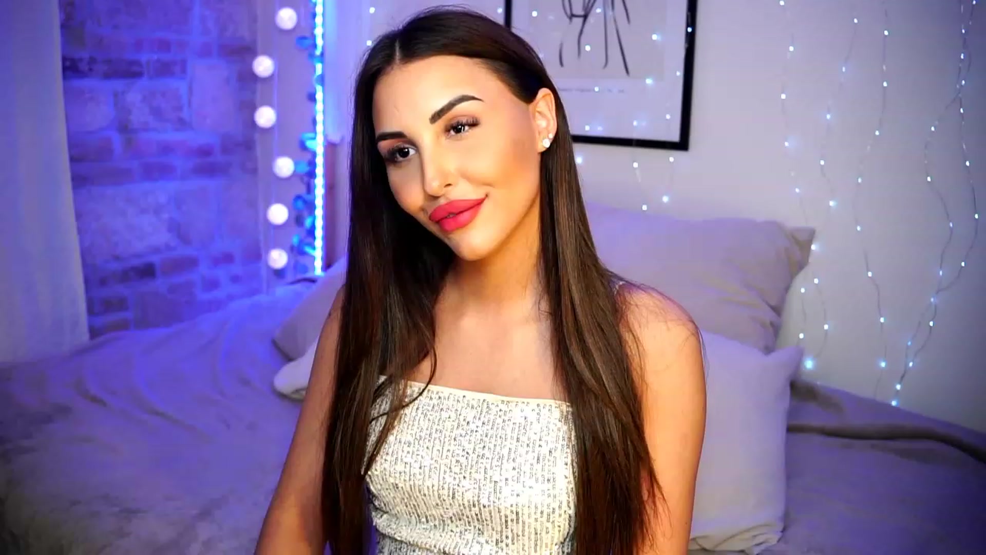 Gallery image thumbnail from Lisamelow's myfreecams stream on, 03/15/2023, 20:38 image 1 of 20