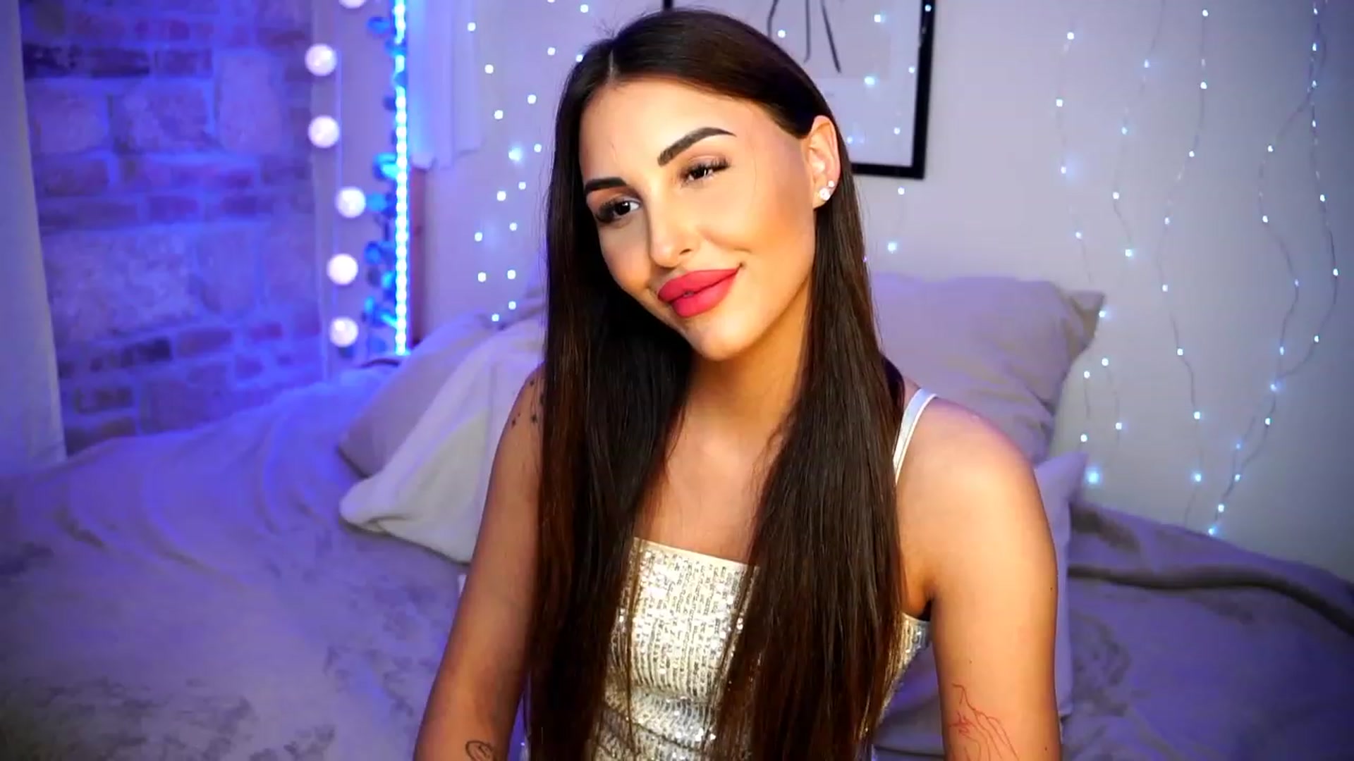 Gallery image thumbnail from Lisamelow's myfreecams stream on, 03/15/2023, 20:38 image 12 of 20