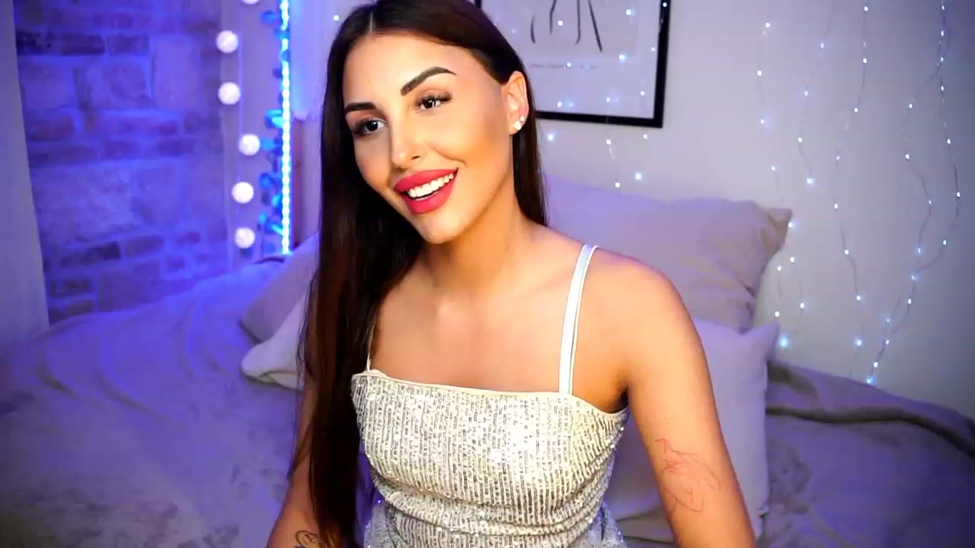 Gallery image thumbnail from Lisamelow's myfreecams stream on, 03/15/2023, 20:38 image 10 of 20