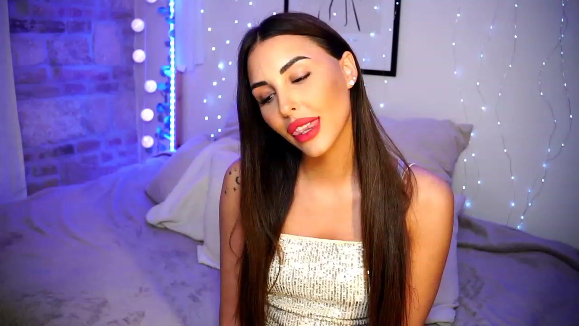 Gallery image thumbnail from Lisamelow's myfreecams stream on, 03/15/2023, 20:38 image 16 of 20