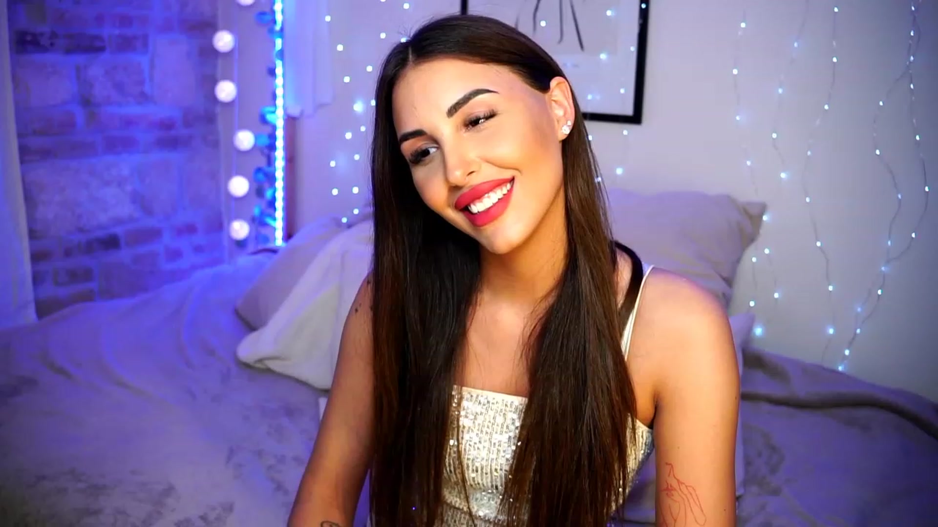 Gallery image thumbnail from Lisamelow's myfreecams stream on, 03/15/2023, 20:38 image 13 of 20