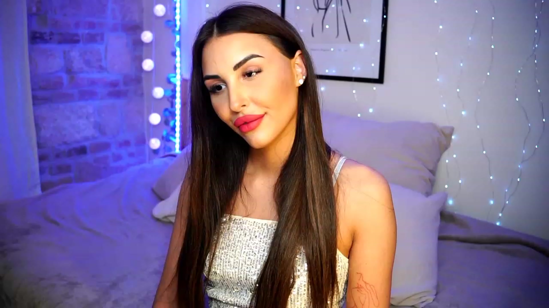 Gallery image thumbnail from Lisamelow's myfreecams stream on, 03/15/2023, 20:38 image 4 of 20