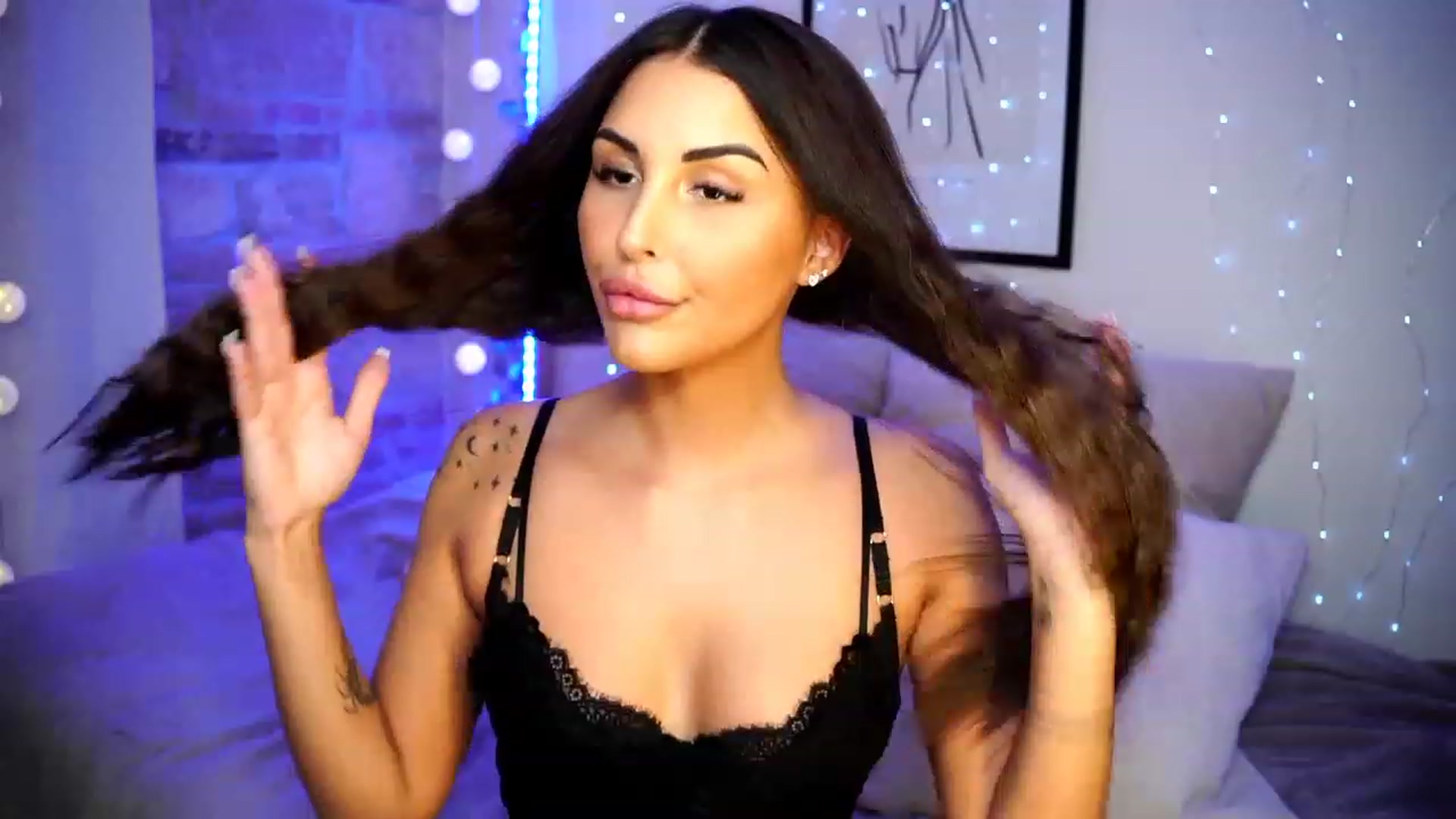 Gallery image thumbnail from Lisamelow's myfreecams stream on, 03/16/2023, 18:27 image 10 of 20