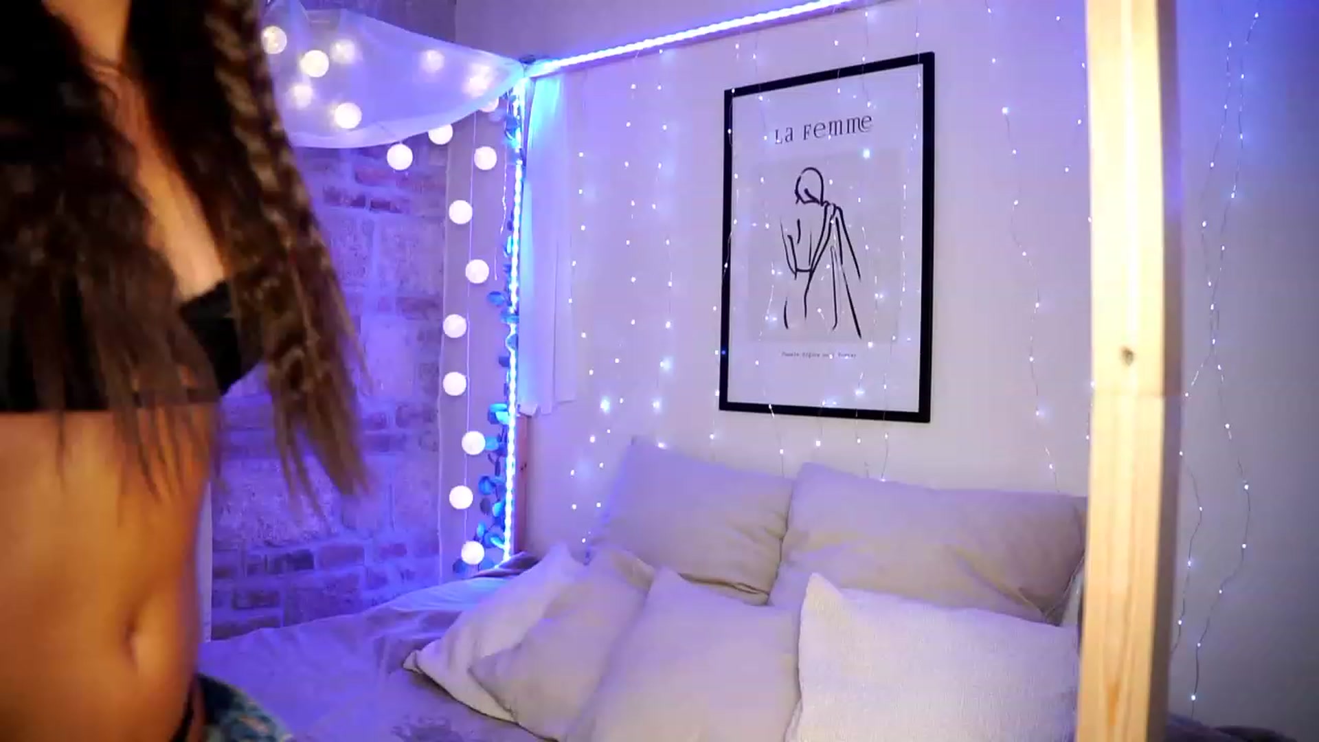 Gallery image thumbnail from Lisamelow's myfreecams stream on, 03/16/2023, 19:31 image 20 of 20