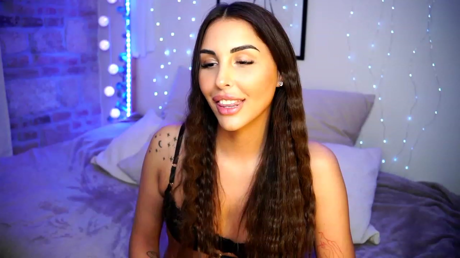 Gallery image thumbnail from Lisamelow's myfreecams stream on, 03/16/2023, 22:16 image 12 of 20