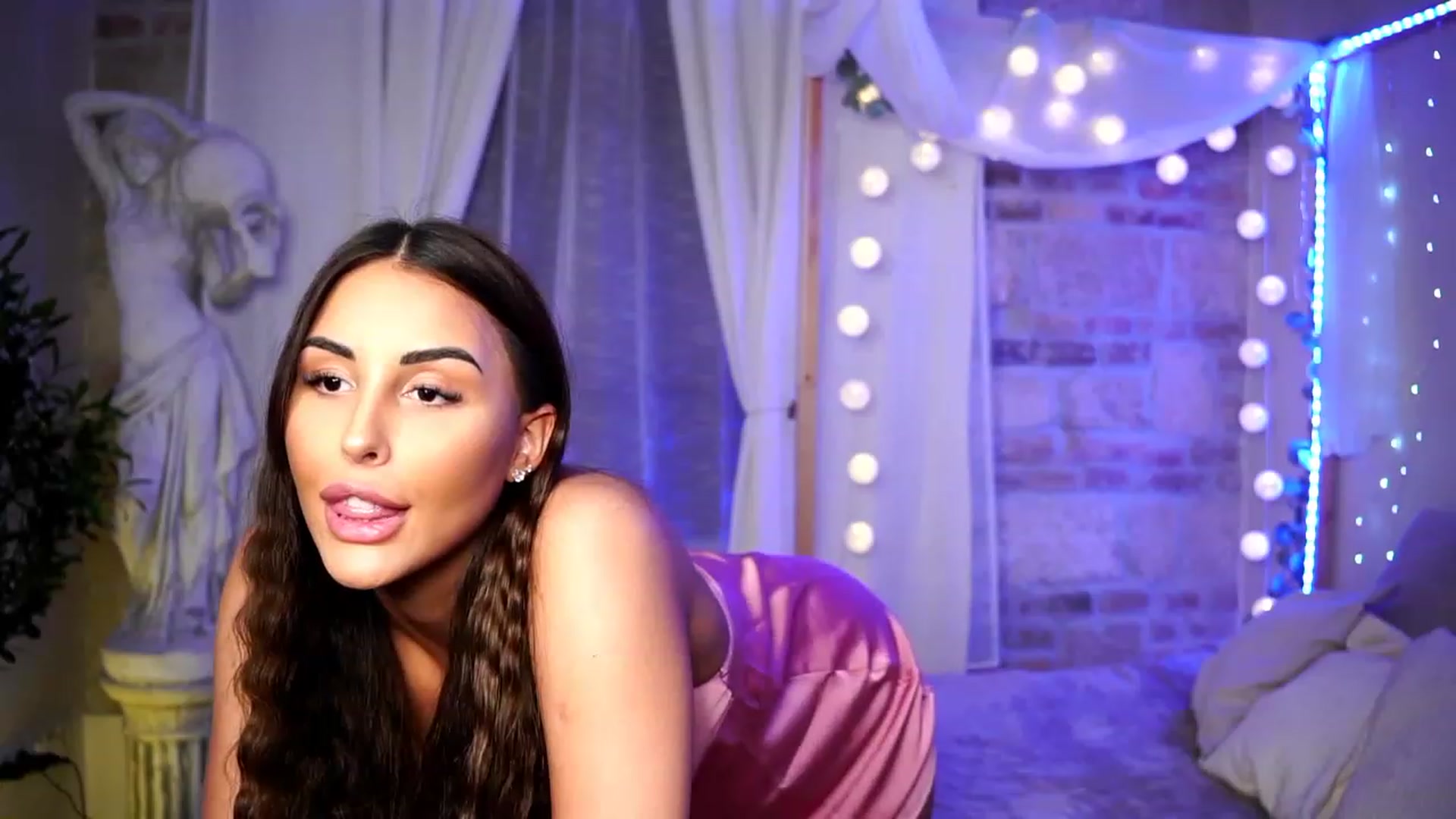 Gallery image thumbnail from Lisamelow's myfreecams stream on, 03/17/2023, 18:01 image 3 of 20