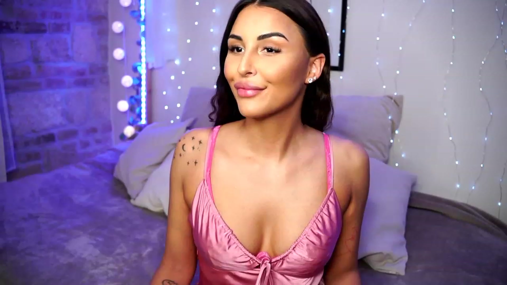 Gallery image thumbnail from Lisamelow's myfreecams stream on, 03/17/2023, 18:01 image 13 of 20