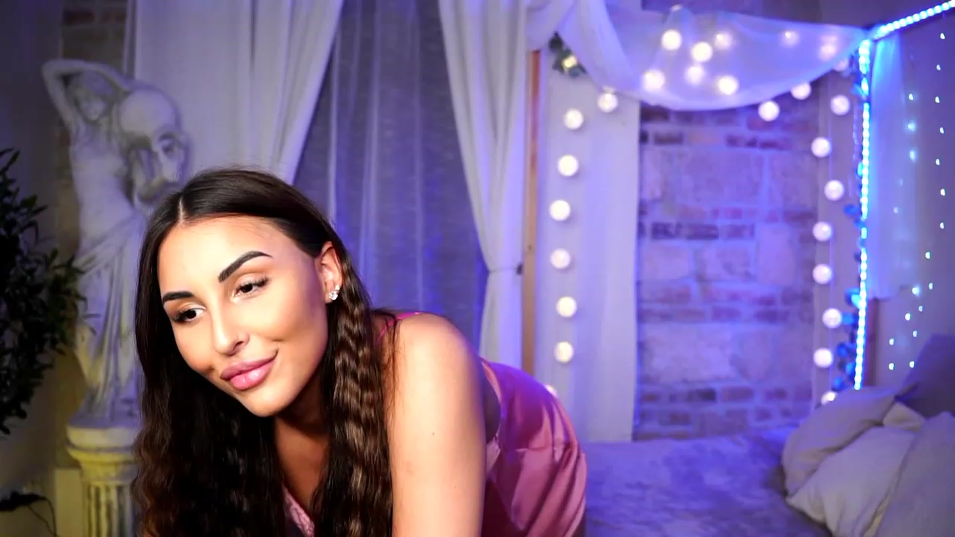 Gallery image thumbnail from Lisamelow's myfreecams stream on, 03/17/2023, 18:01 image 4 of 20