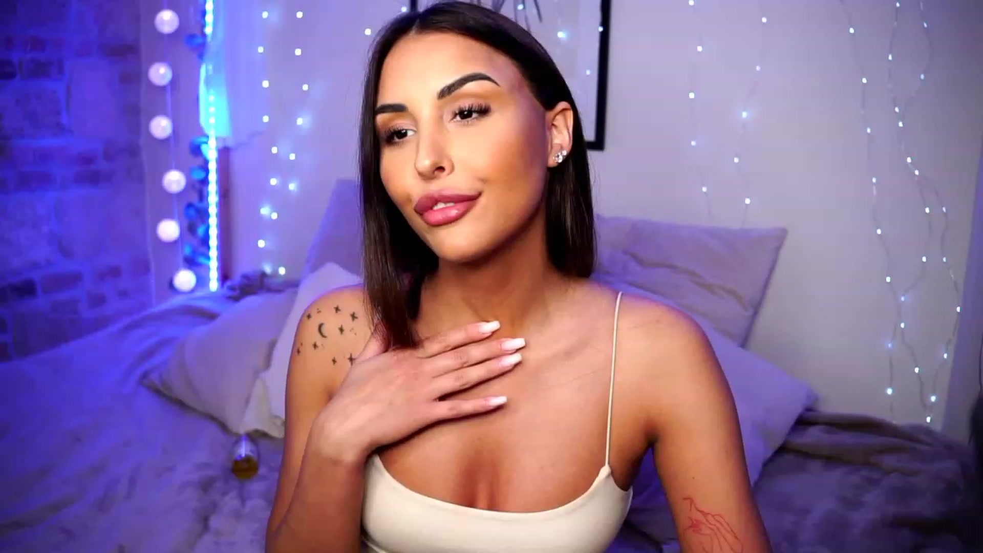 Gallery image thumbnail from Lisamelow's myfreecams stream on, 03/21/2023, 02:04 image 5 of 20