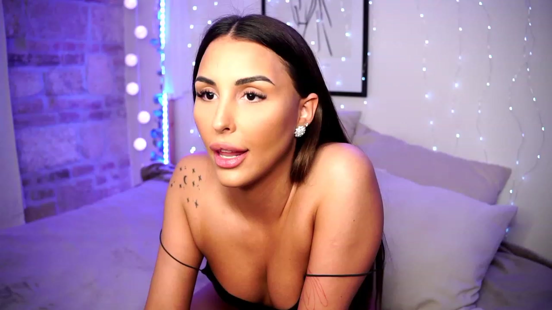Gallery image thumbnail from Lisamelow's myfreecams stream on, 03/24/2023, 09:40 image 11 of 20