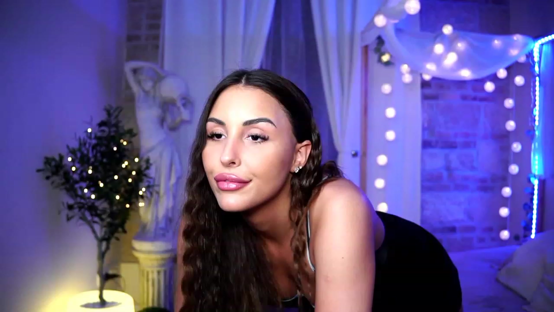 Gallery image thumbnail from Lisamelow's myfreecams stream on, 03/27/2023, 03:04 image 1 of 20