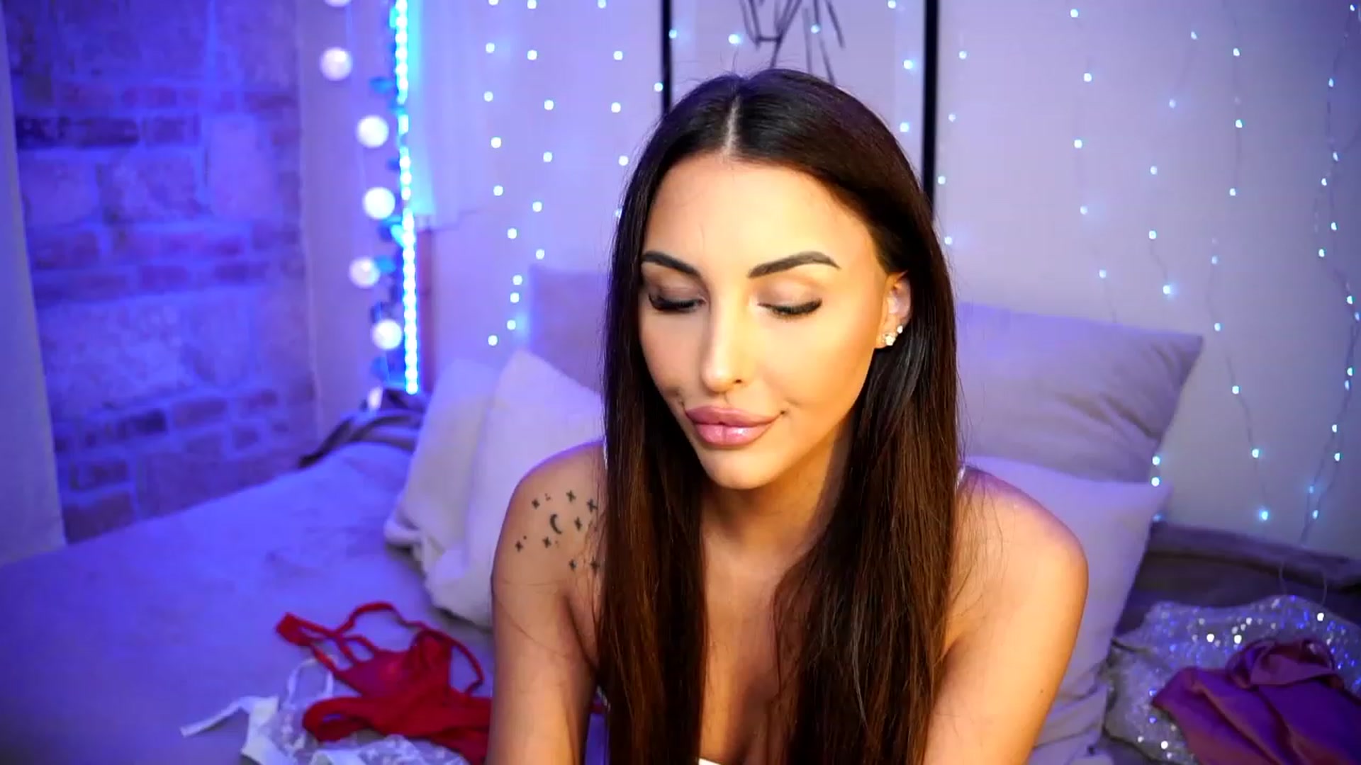 Gallery image thumbnail from Lisamelow's myfreecams stream on, 03/28/2023, 17:25 image 19 of 20