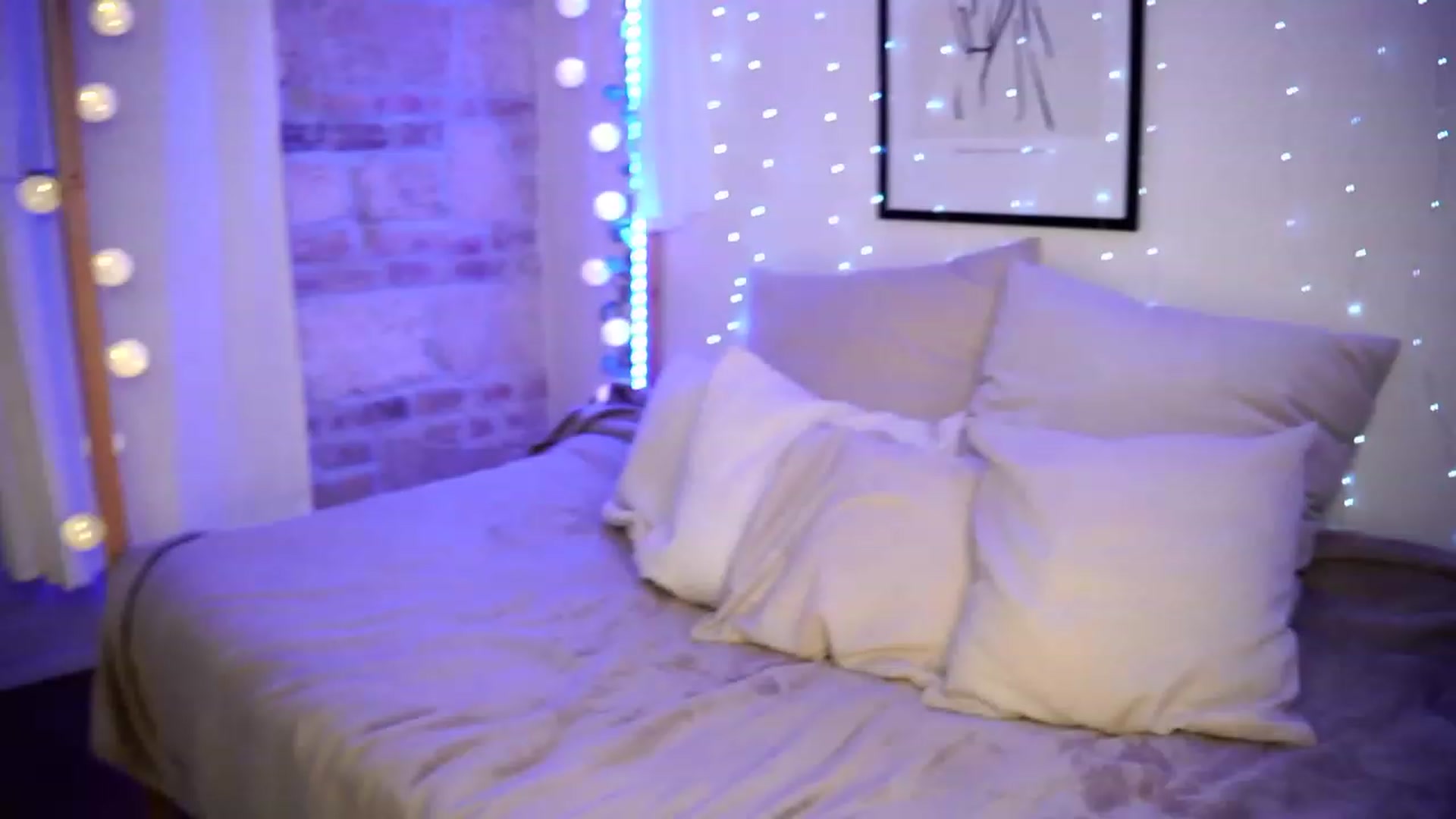 Gallery image thumbnail from Lisamelow's myfreecams stream on, 03/28/2023, 17:25 image 2 of 20