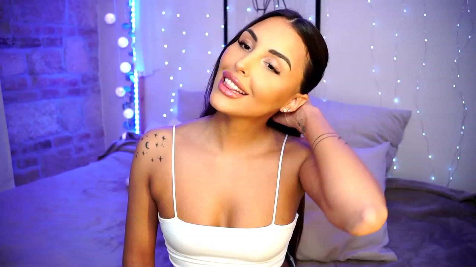 Gallery image thumbnail from Lisamelow's myfreecams stream on, 03/28/2023, 17:25 image 6 of 20
