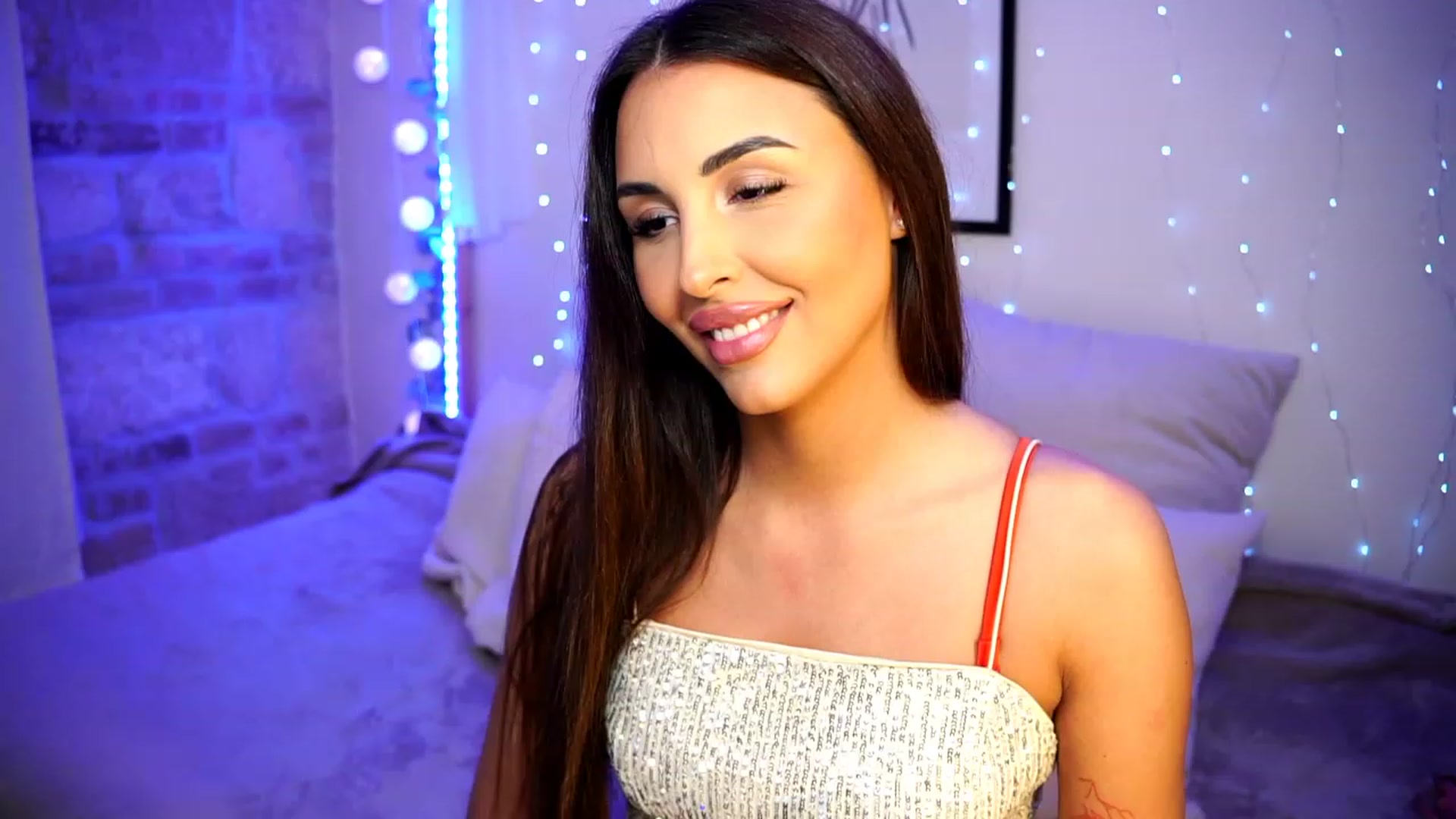 Gallery image thumbnail from Lisamelow's myfreecams stream on, 03/28/2023, 17:25 image 20 of 20