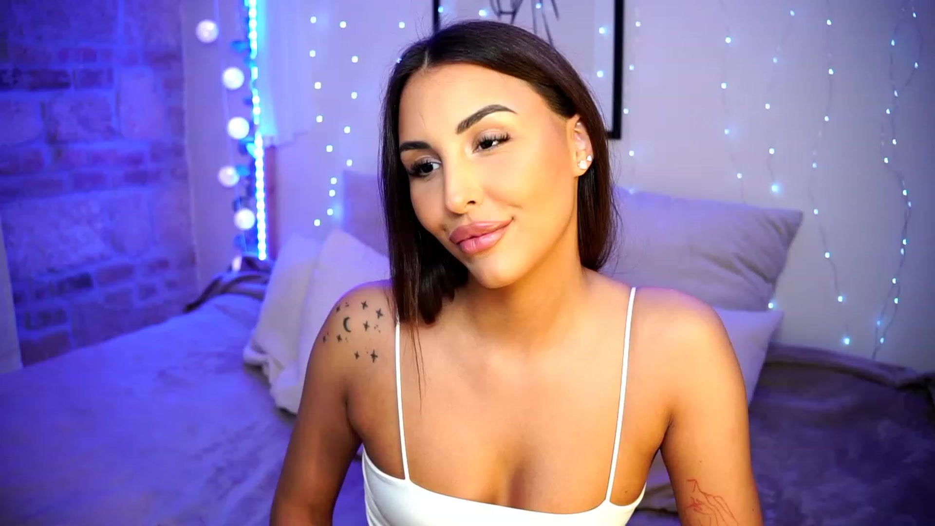 Gallery image thumbnail from Lisamelow's myfreecams stream on, 03/28/2023, 17:25 image 14 of 20