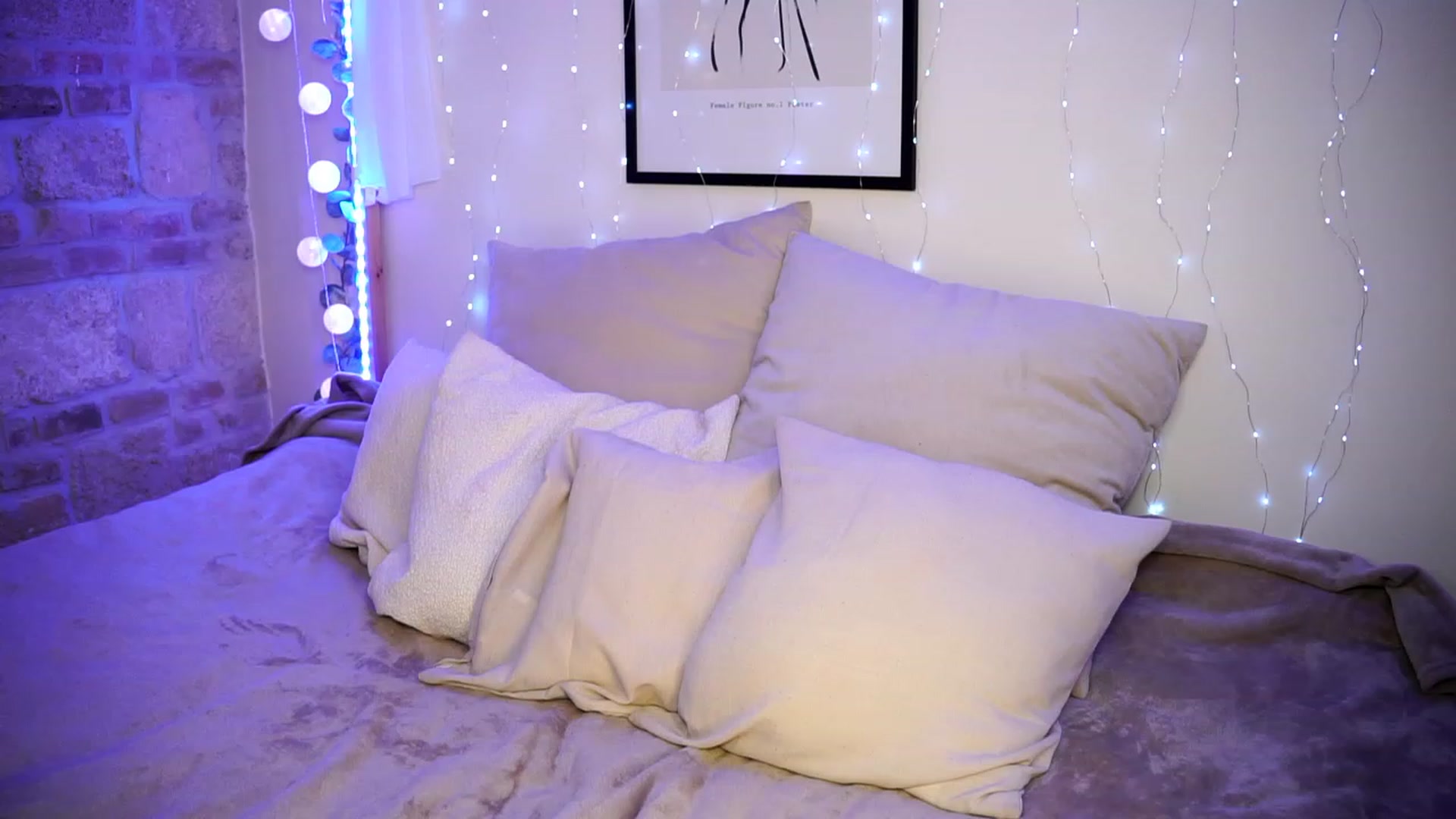 Gallery image thumbnail from Lisamelow's myfreecams stream on, 03/28/2023, 20:11 image 9 of 20
