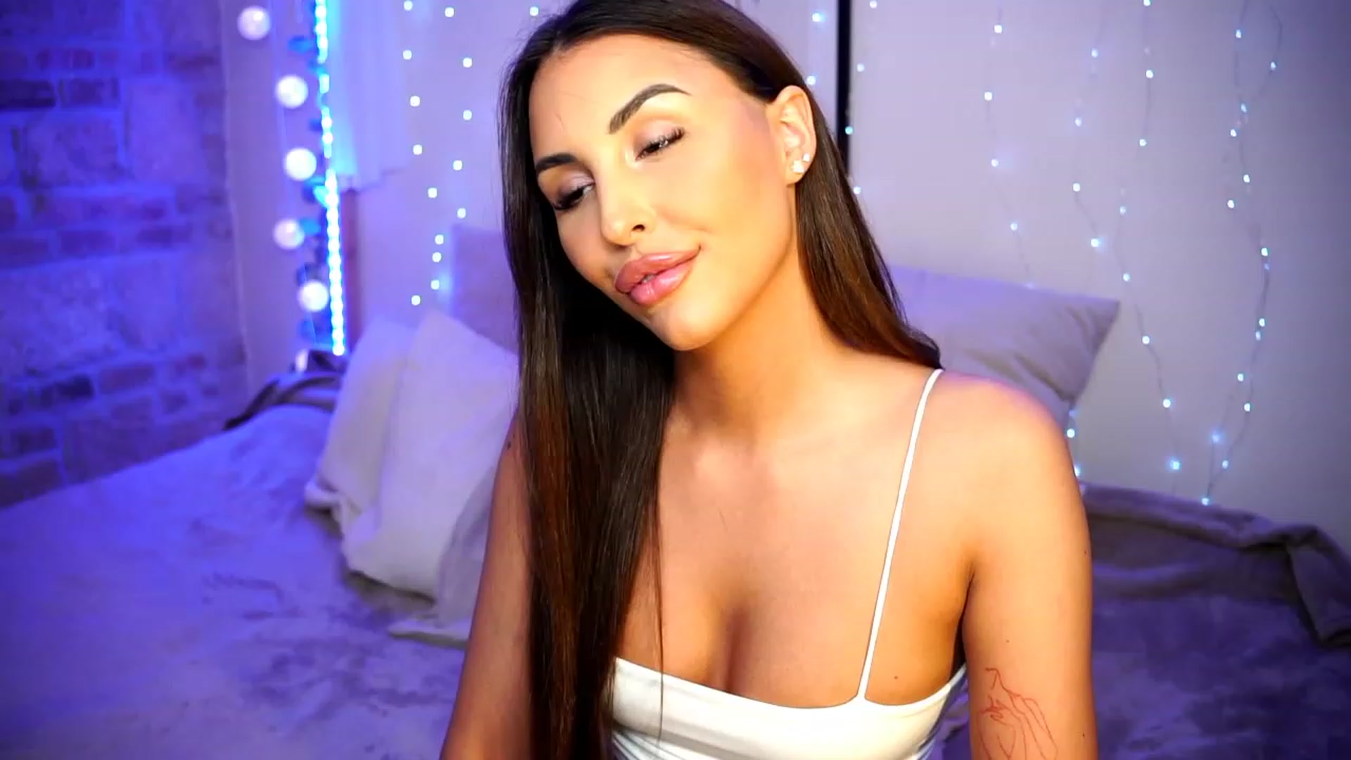 Gallery image thumbnail from Lisamelow's myfreecams stream on, 03/28/2023, 20:11 image 8 of 20