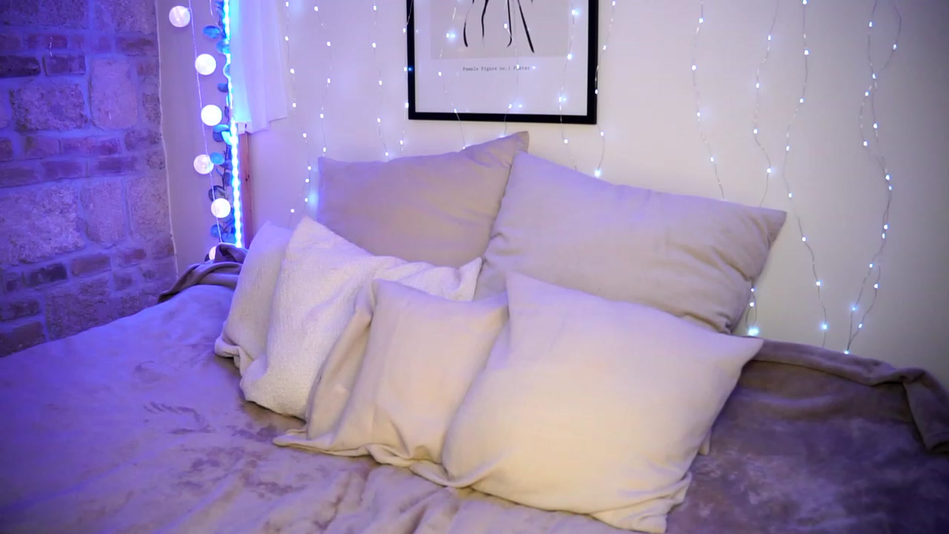 Gallery image thumbnail from Lisamelow's myfreecams stream on, 03/28/2023, 20:11 image 11 of 20