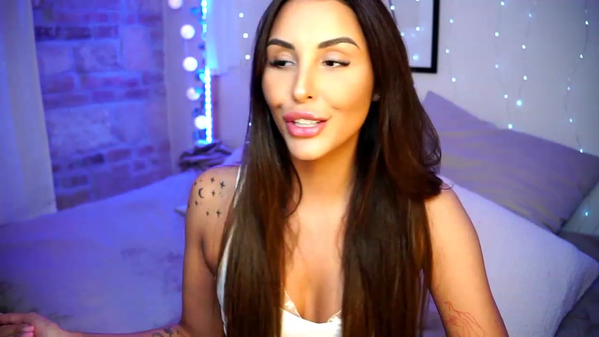 Gallery image thumbnail from Lisamelow's myfreecams stream on, 03/29/2023, 19:34 image 8 of 20
