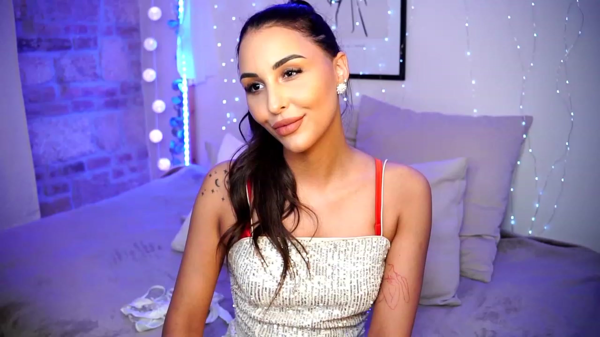 Gallery image thumbnail from Lisamelow's myfreecams stream on, 04/09/2023, 19:34 image 9 of 20