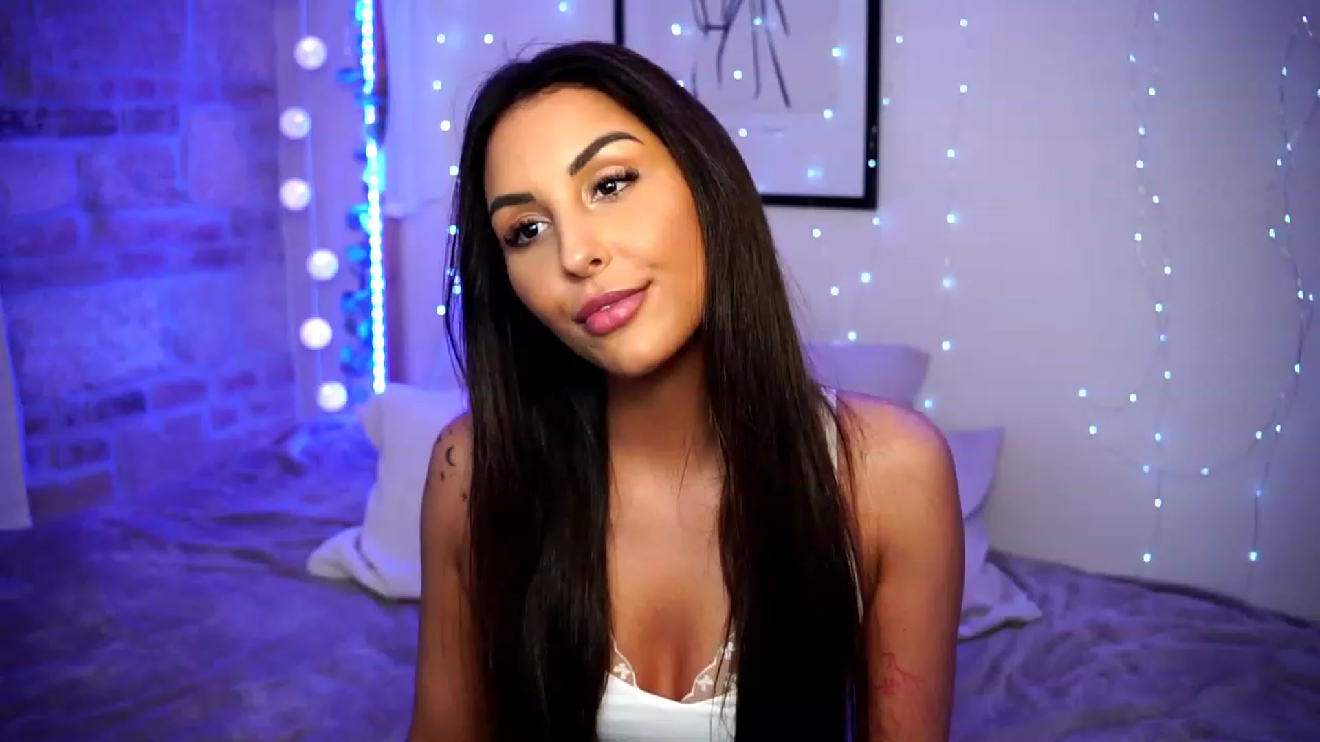 Gallery image thumbnail from Lisamelow's myfreecams stream on, 04/12/2023, 22:04 image 8 of 20