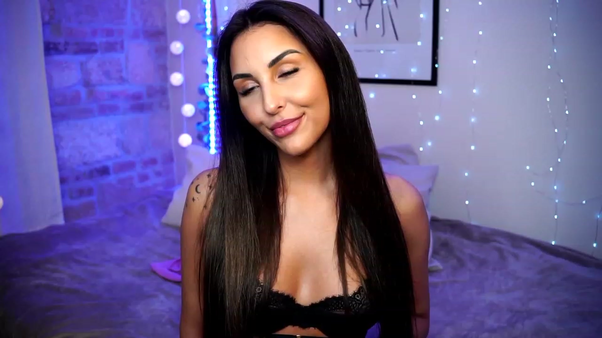 Gallery image thumbnail from Lisamelow's myfreecams stream on, 04/13/2023, 17:49 image 19 of 20