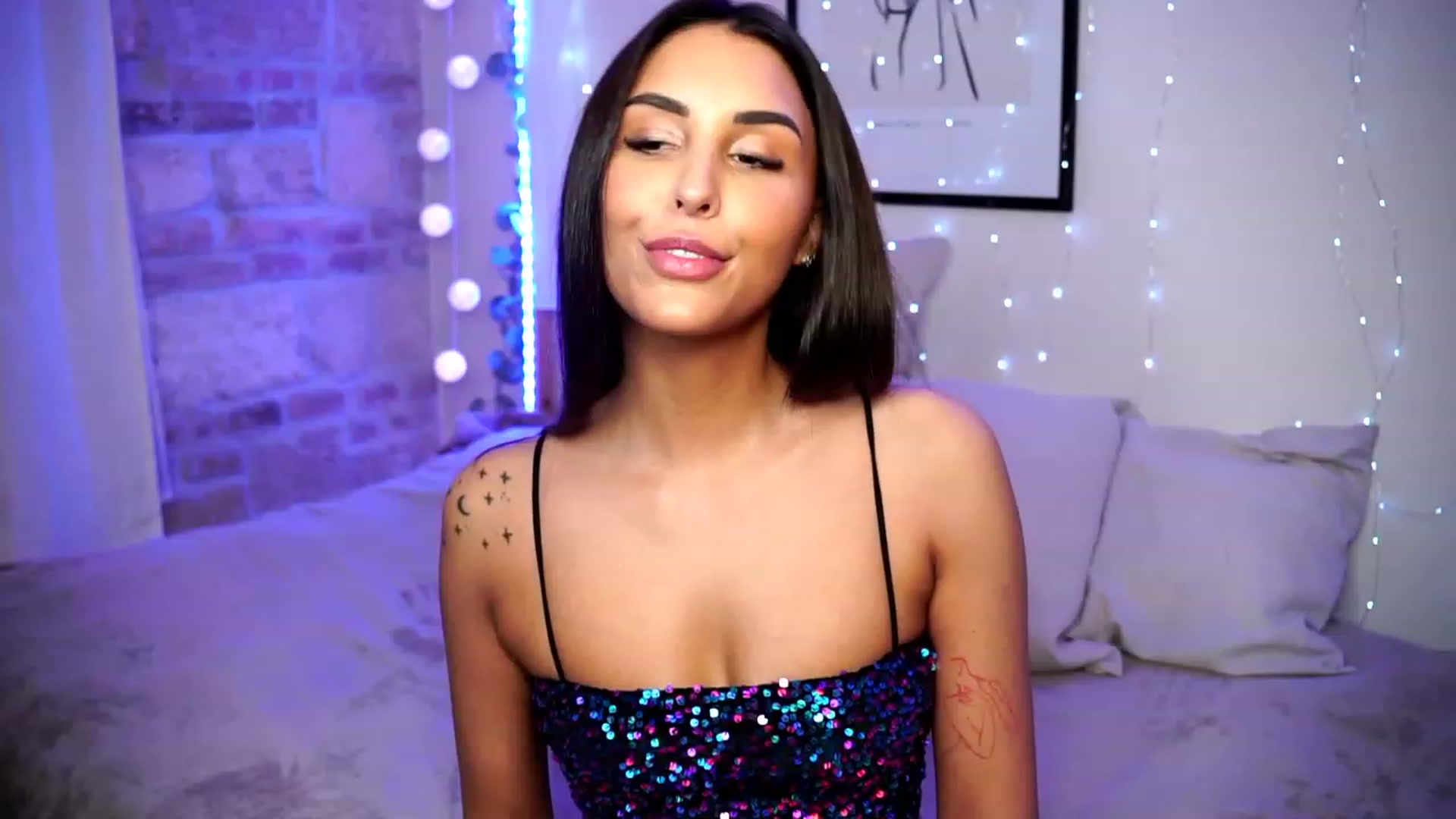 Gallery image thumbnail from Lisamelow's myfreecams stream on, 04/16/2023, 13:21 image 15 of 20