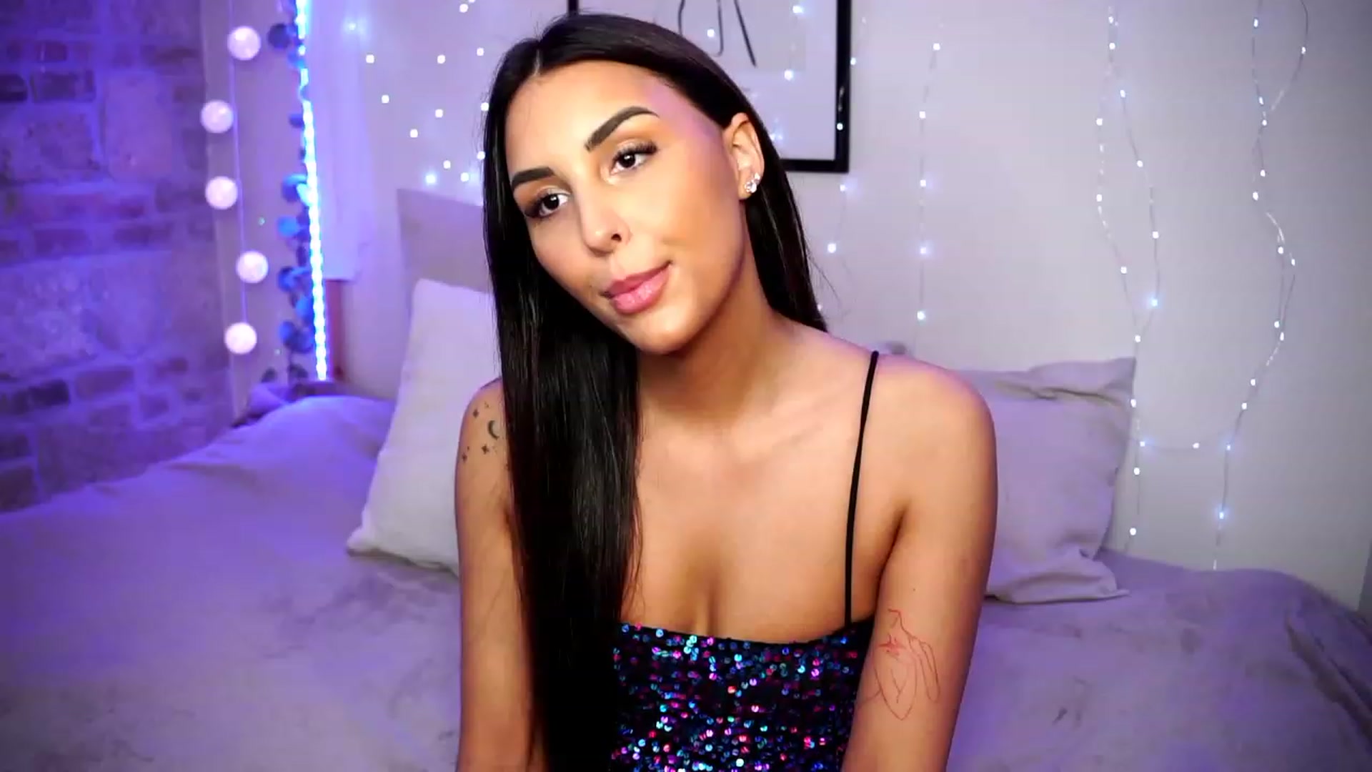 Gallery image thumbnail from Lisamelow's myfreecams stream on, 04/16/2023, 13:21 image 1 of 20