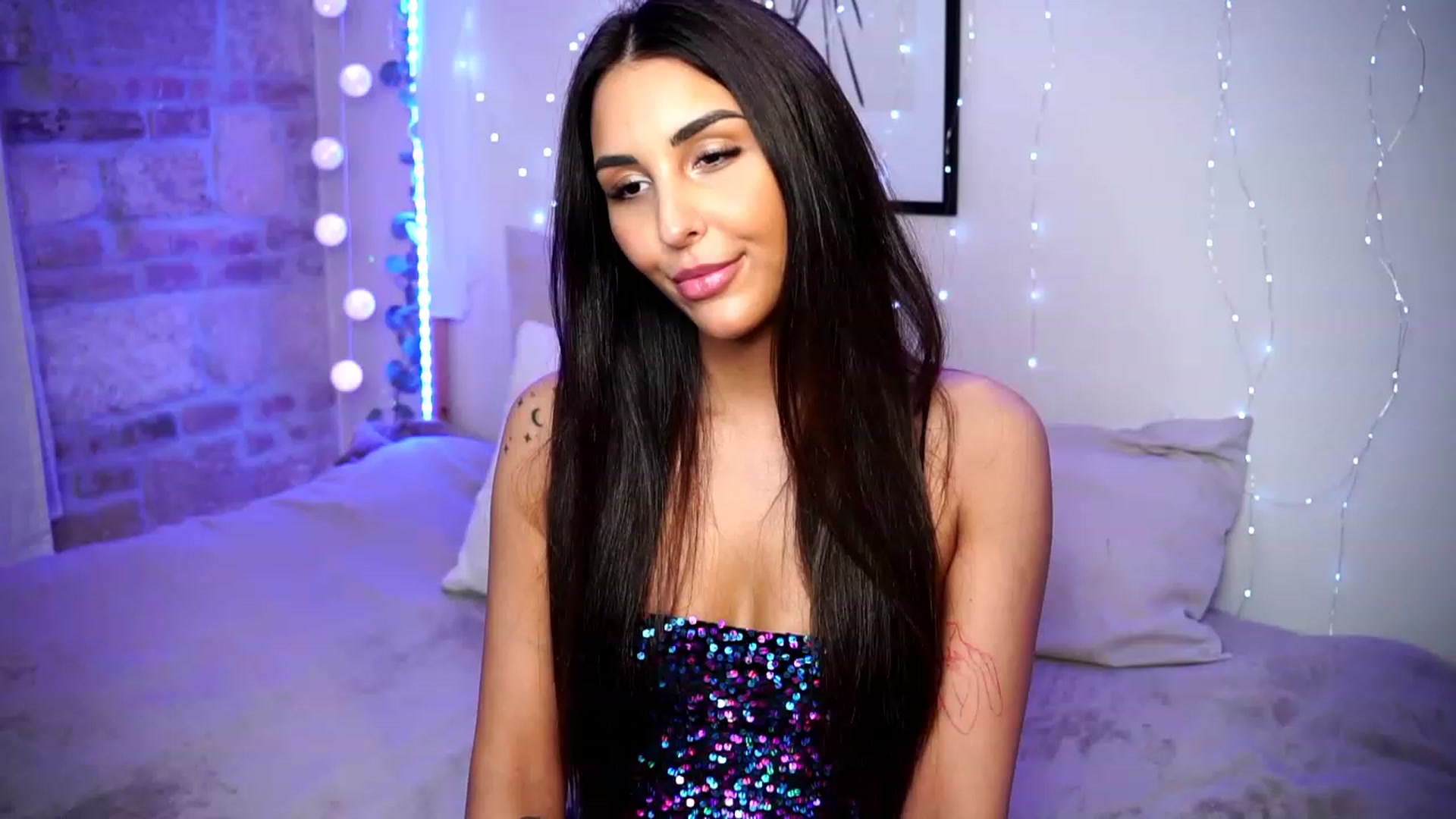 Gallery image thumbnail from Lisamelow's myfreecams stream on, 04/16/2023, 13:21 image 9 of 20