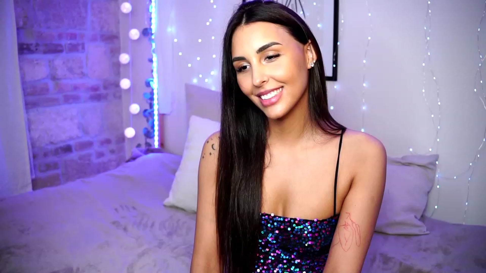 Gallery image thumbnail from Lisamelow's myfreecams stream on, 04/16/2023, 13:42 image 2 of 20