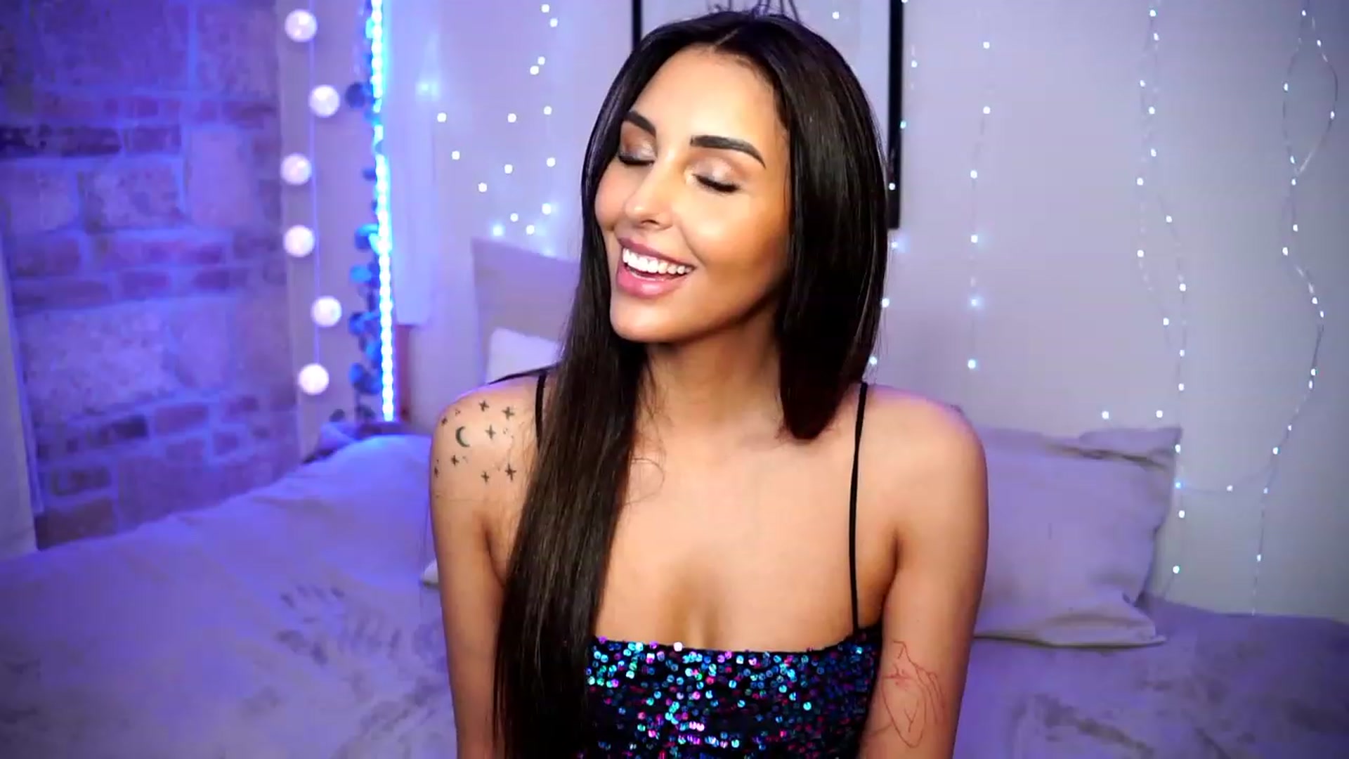 Gallery image thumbnail from Lisamelow's myfreecams stream on, 04/16/2023, 13:42 image 19 of 20