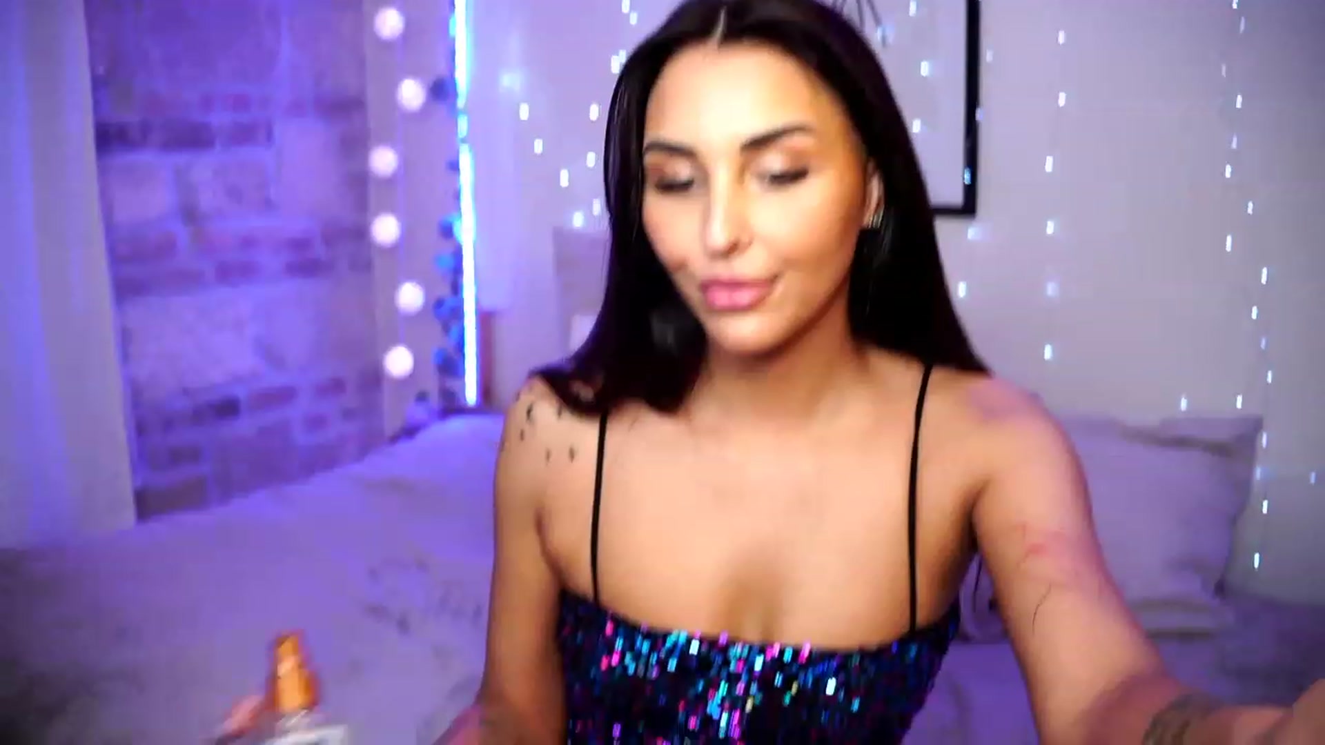 Gallery image thumbnail from Lisamelow's myfreecams stream on, 04/16/2023, 13:42 image 17 of 20