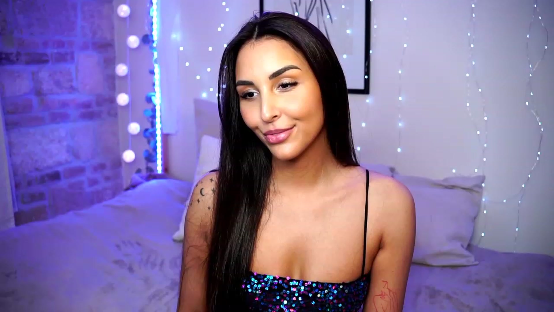 Gallery image thumbnail from Lisamelow's myfreecams stream on, 04/16/2023, 13:42 image 18 of 20